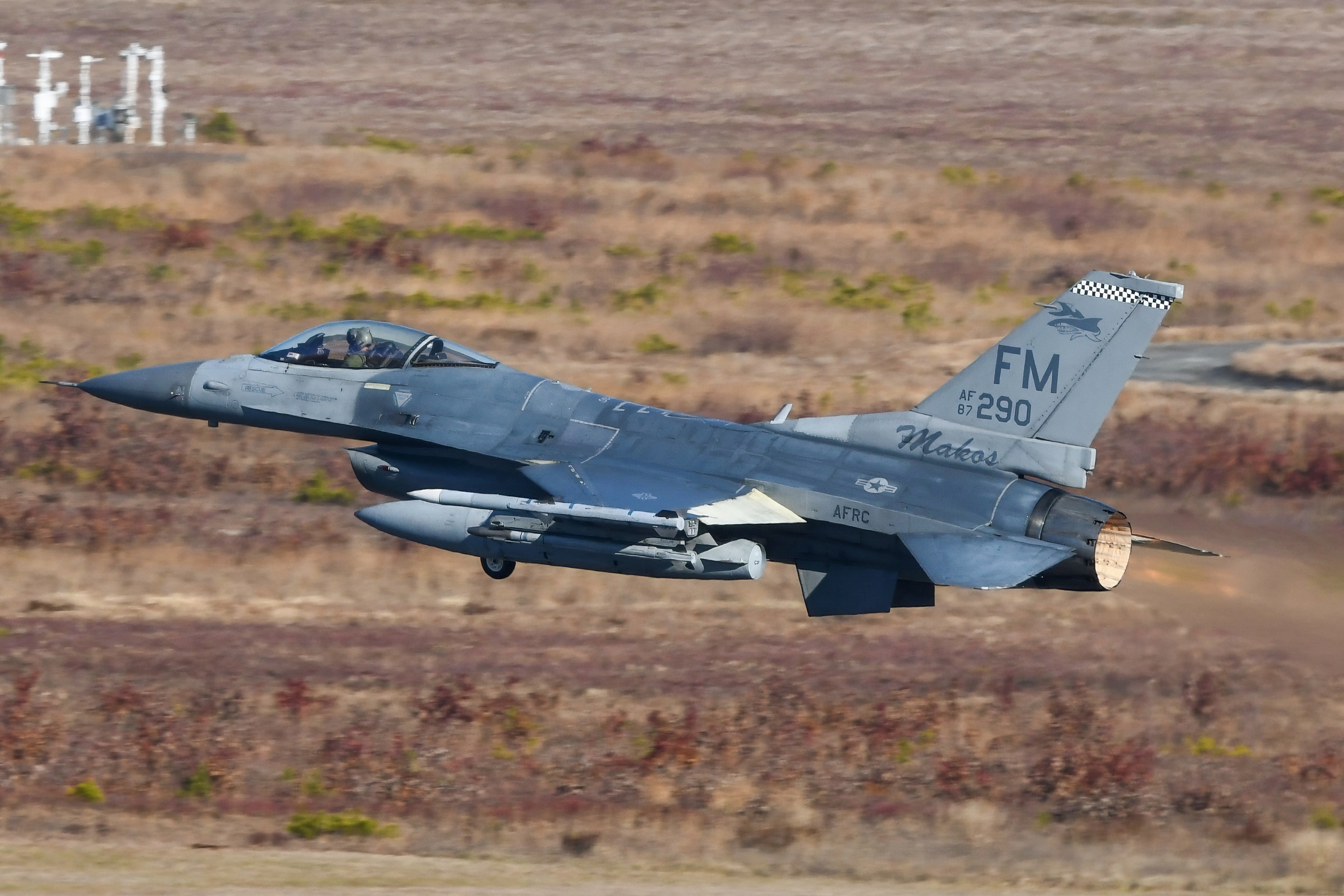 Full size: USAF - United States Air Force General Dynamics F-16 Fighting Falcon 87-0290 at Atlantic City International Airport