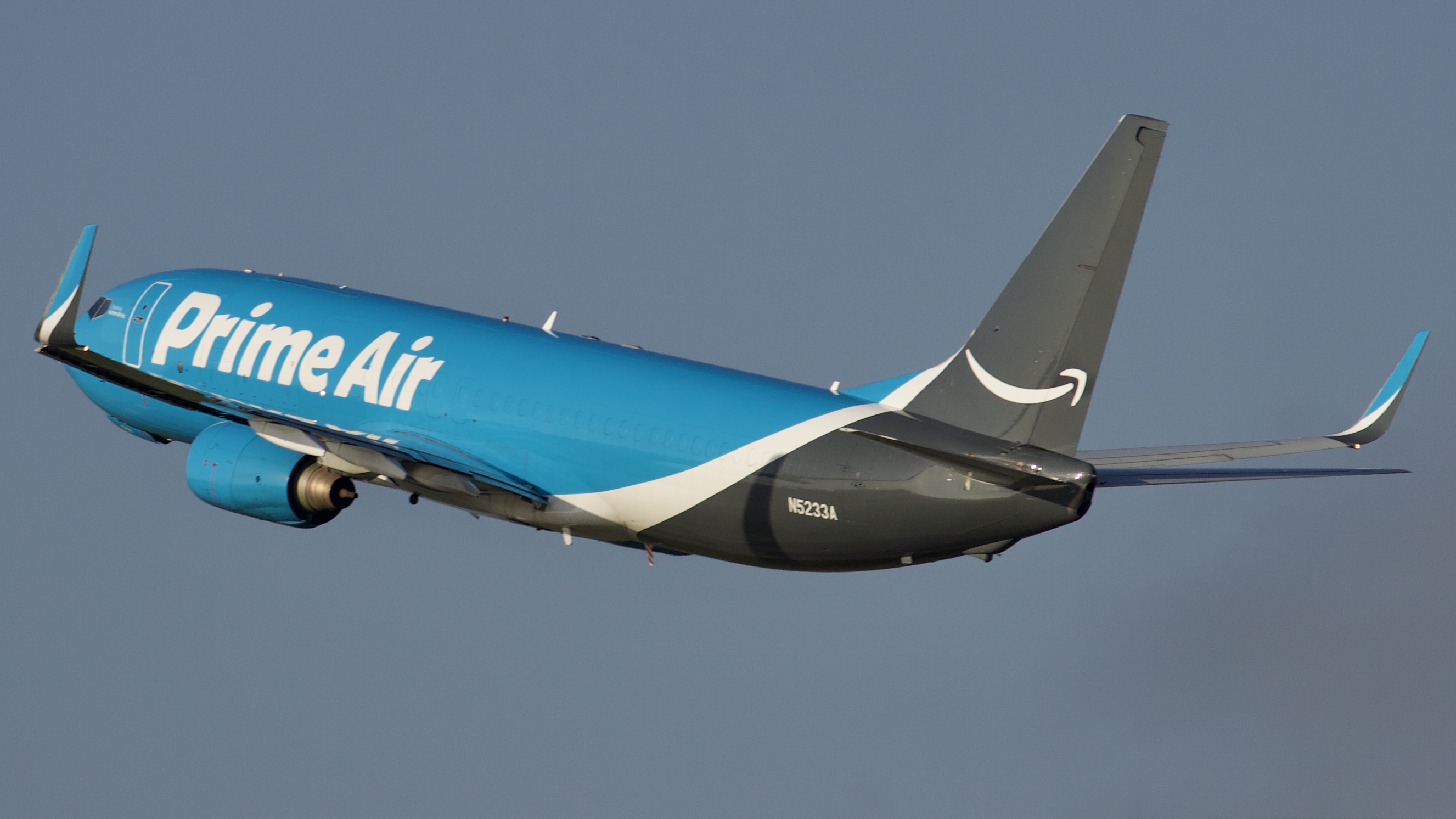 Full size: Prime Air Boeing 737-800 N5233A at Houston-George Bush Intercontinental Airport