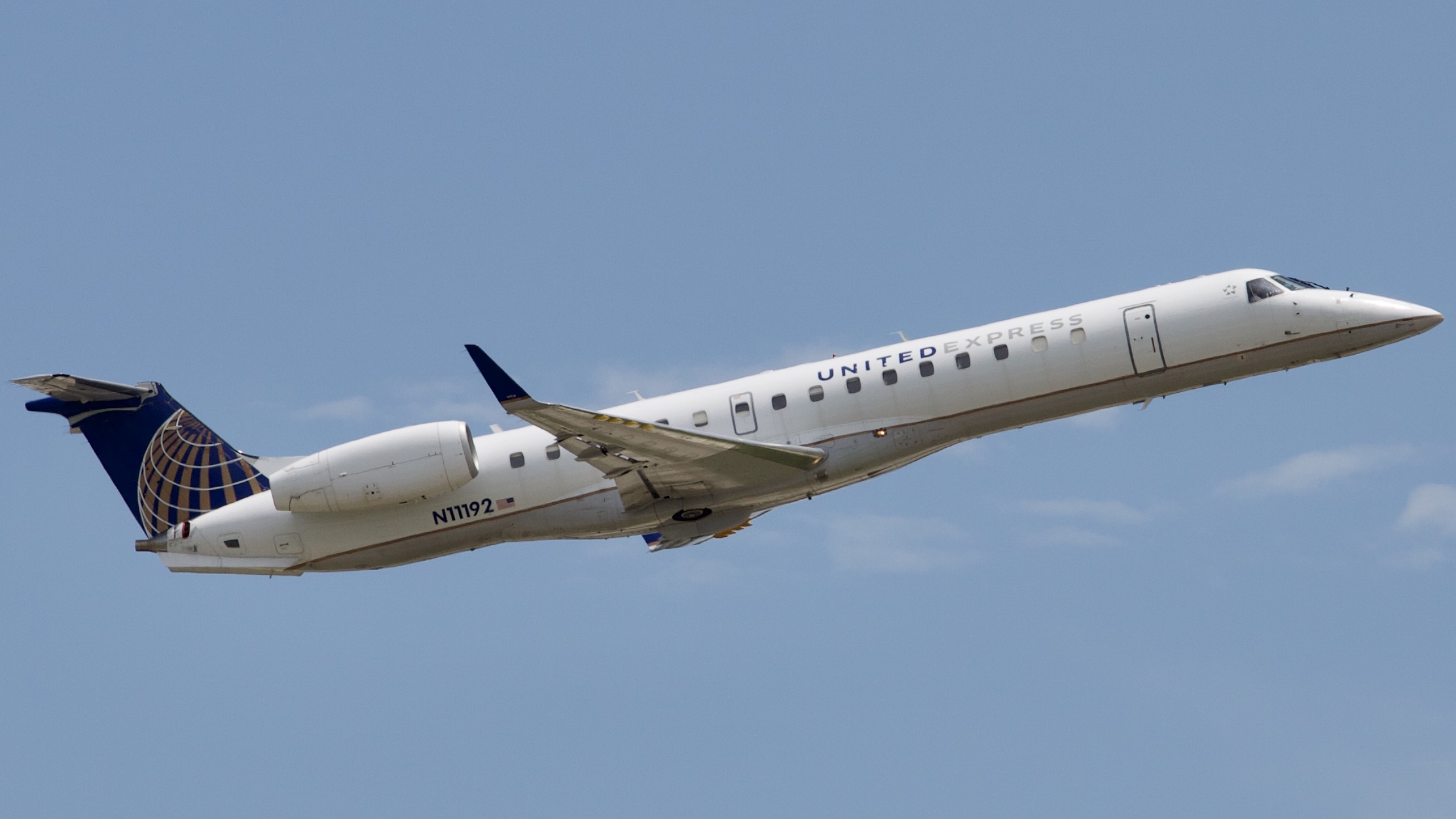 Full size: United Express Embraer ERJ145 N11192 at Houston-George Bush Intercontinental Airport