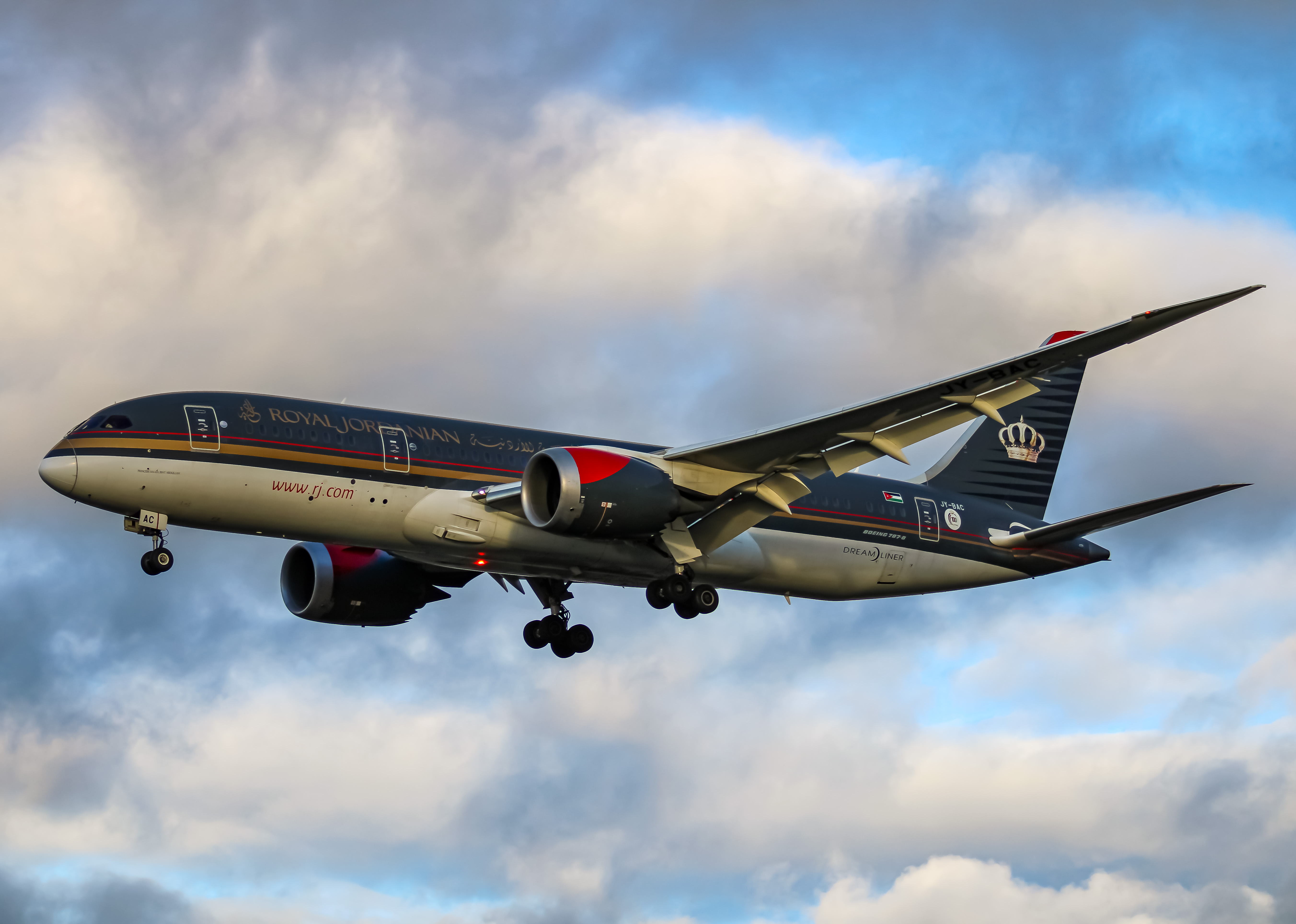 Full size: Royal Jordanian Boeing 787-8 JY-BAC at London Heathrow International Airport