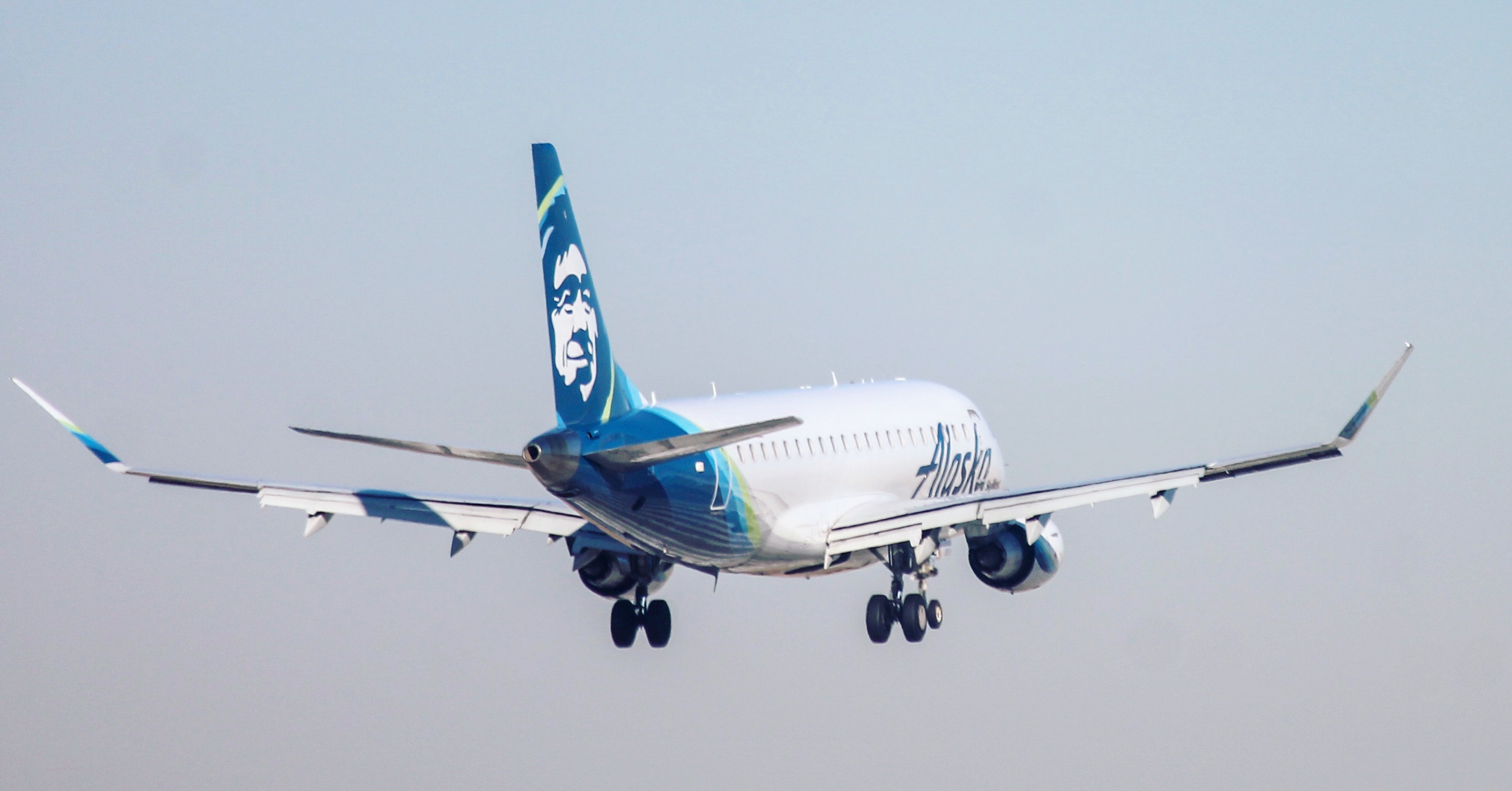 Full size: Alaska Airlines  Embraer E175 N187SY at Salt Lake City International Airport