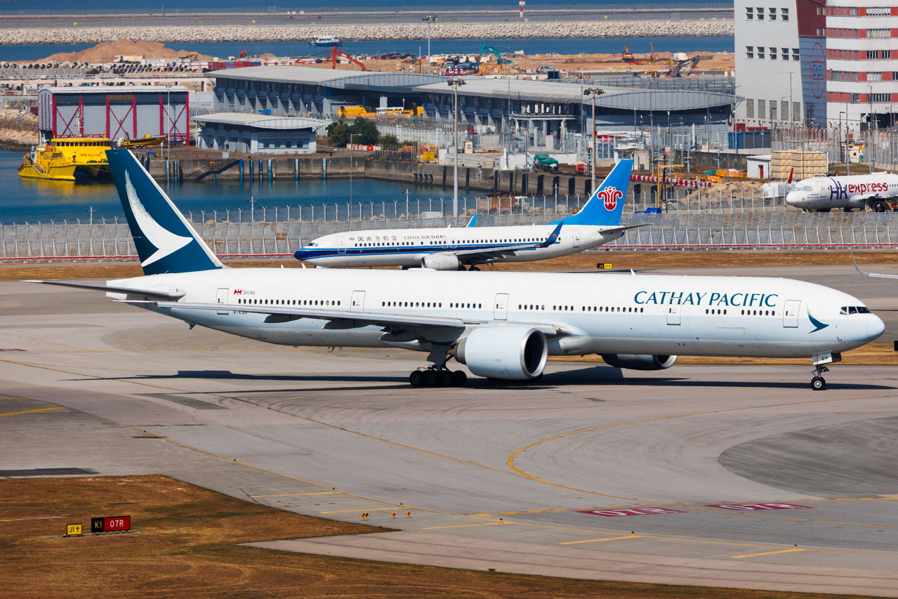 Full size: Cathay Pacific Boeing 777-300ER B-KQH at Hong Kong International Airport