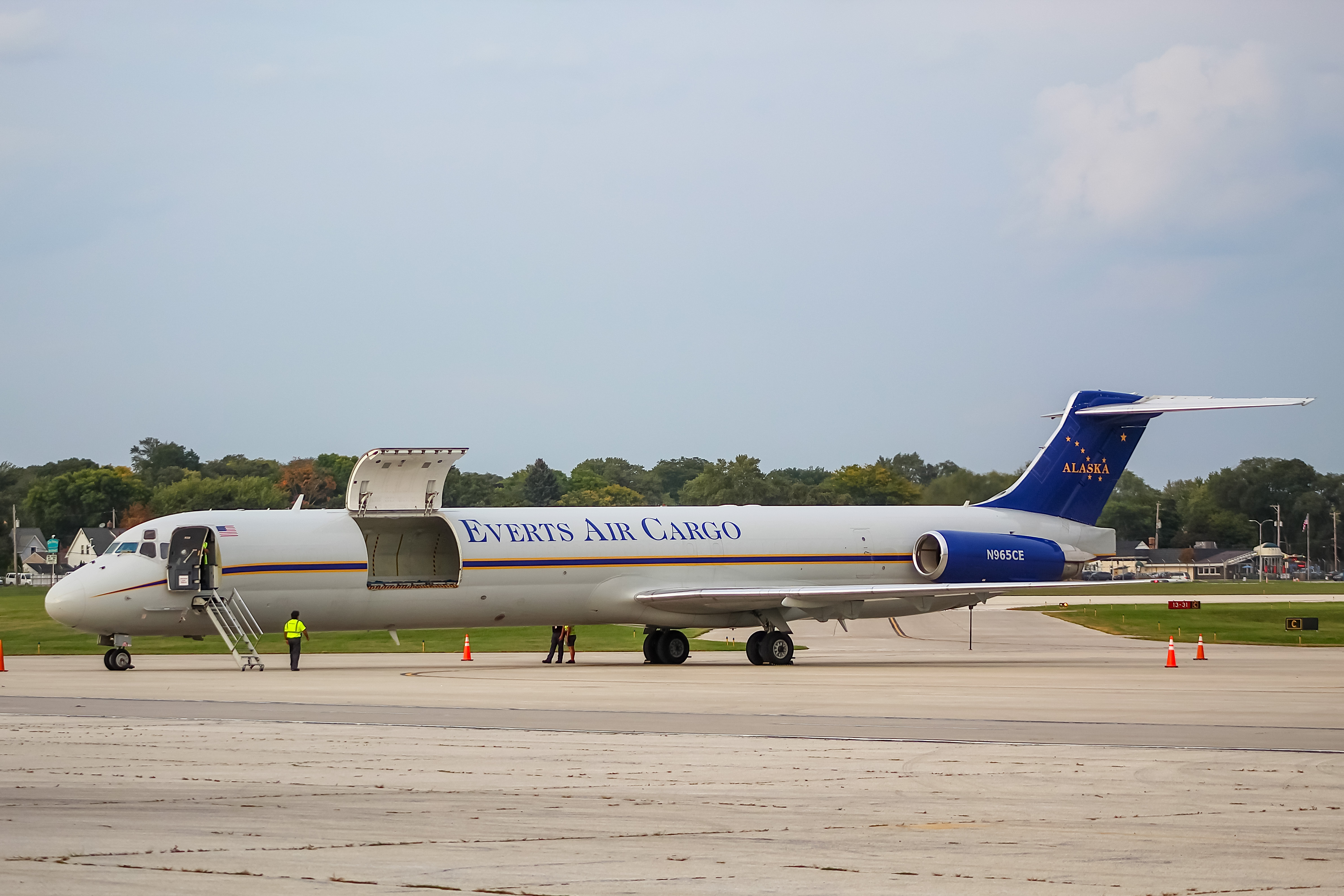 N965CE | Everts Air Cargo McDonnell Douglas MD-83 at MKE | AeroXplorer
