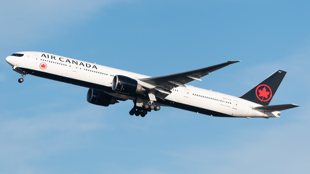 Full size: Air Canada Boeing 777-300ER C-FIUL at Brussels Airport