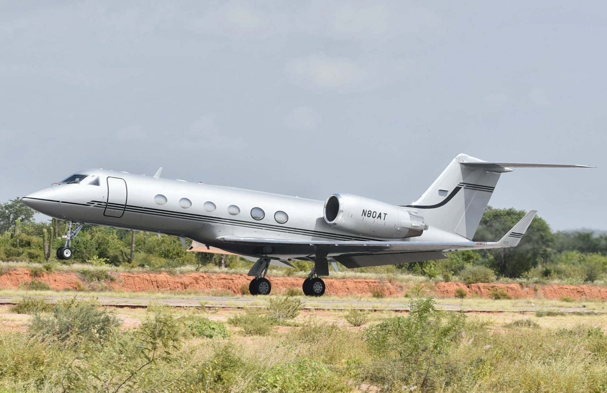 Full size: PRIVATE Gulfstream IV N80AT at Aeropuerto de Cabo San Lucas Internacional