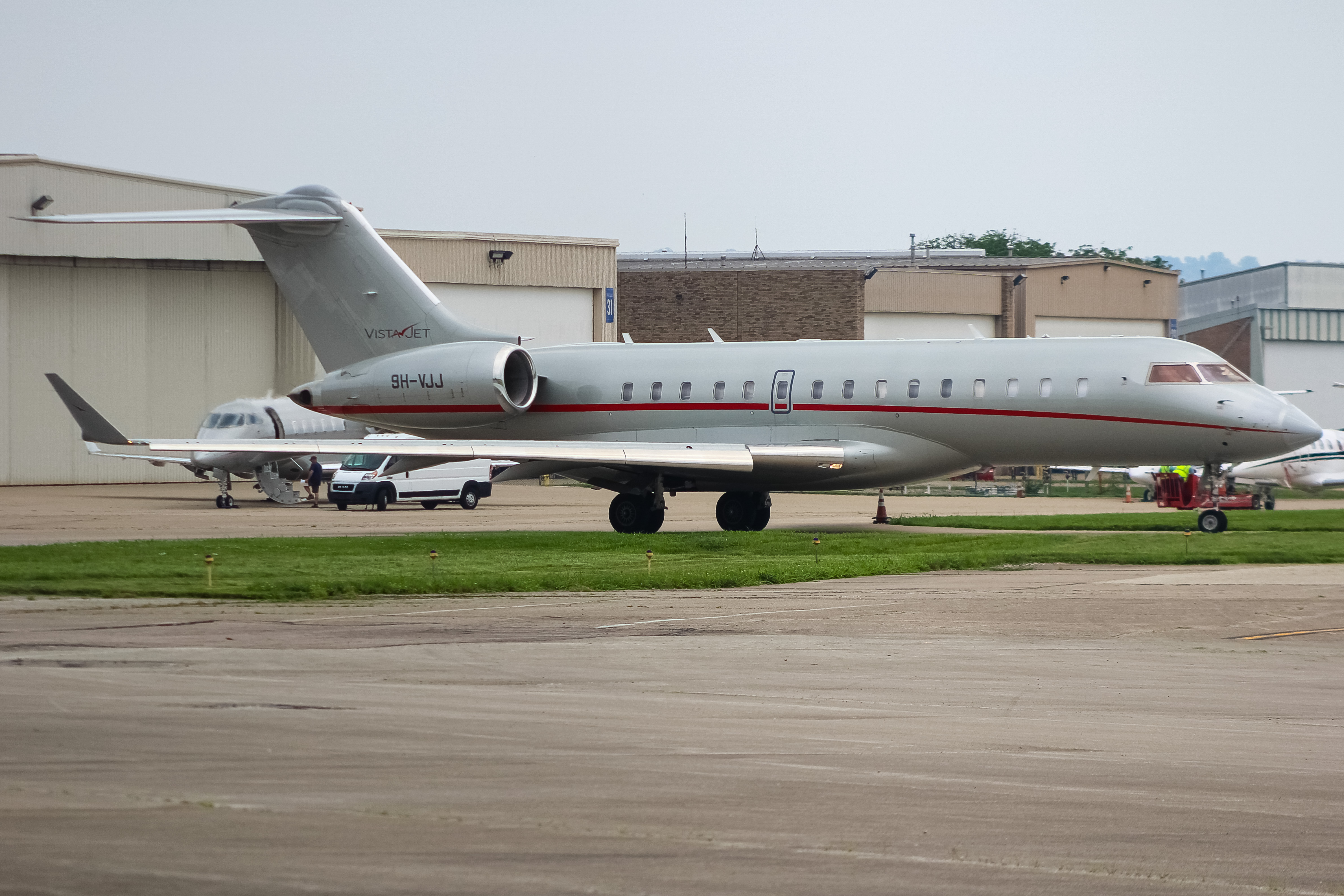 Full size: VistaJet Bombardier Global 6000 9H-VJJ at Cincinnati Municipal Airport/Lunken Field