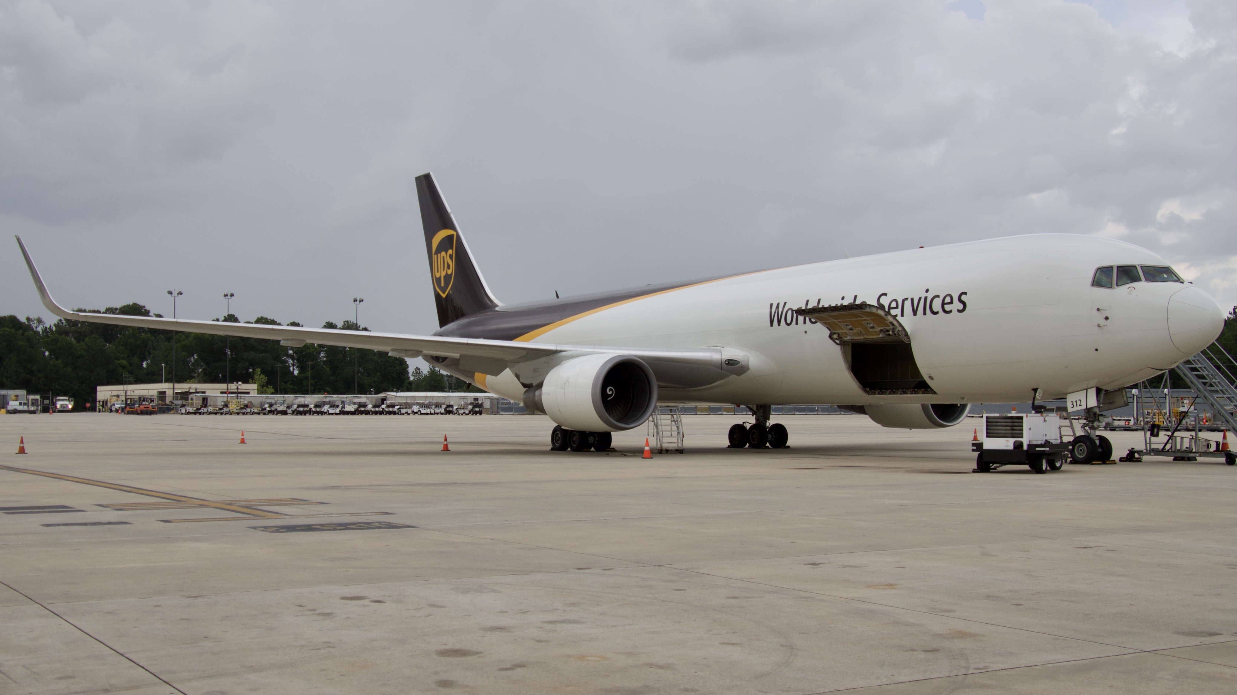 Full size: United Parcel Service Boeing 767-300F N312UP at Houston-George Bush Intercontinental Airport