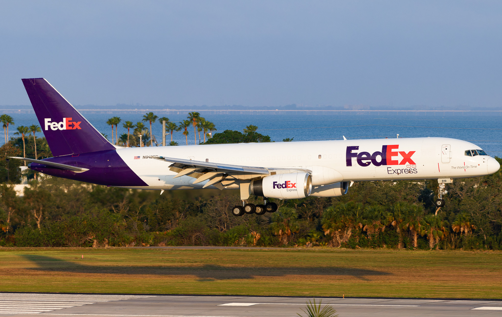 Full size: FedEx Boeing 757-200F N919FD at Tampa International Airport
