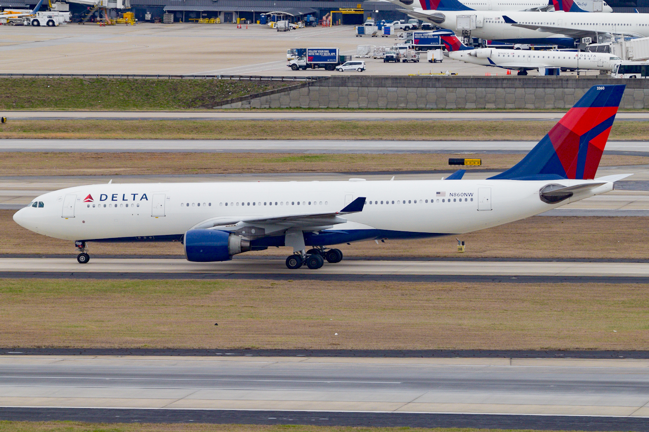 Full size: Delta Airlines Airbus A330-200 N860NW at Hartsfield-Jackson Atlanta International Airport