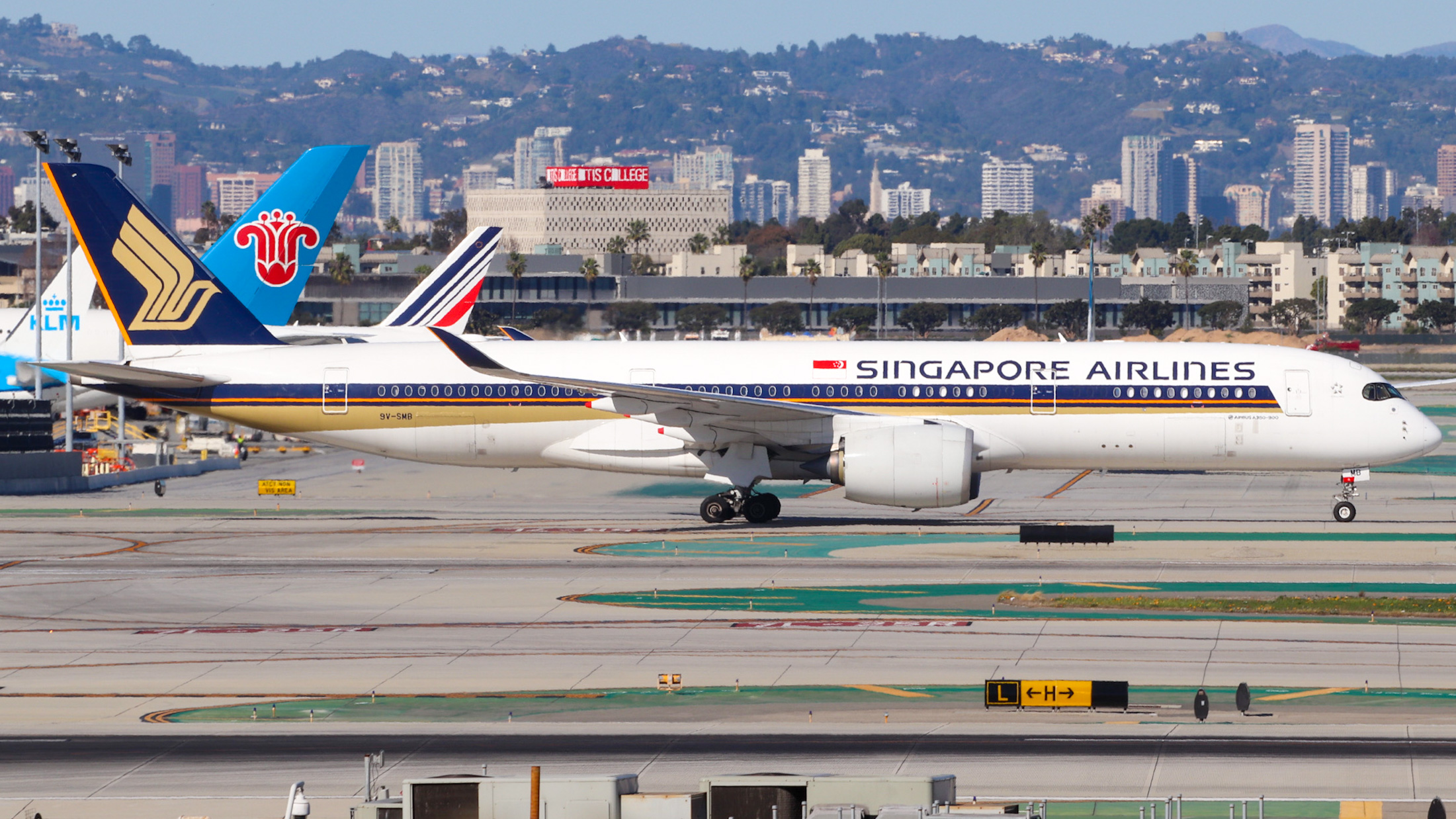 Full size: Singapore Airlines Airbus A350-900 9V-SMB at Los Angeles International Airport