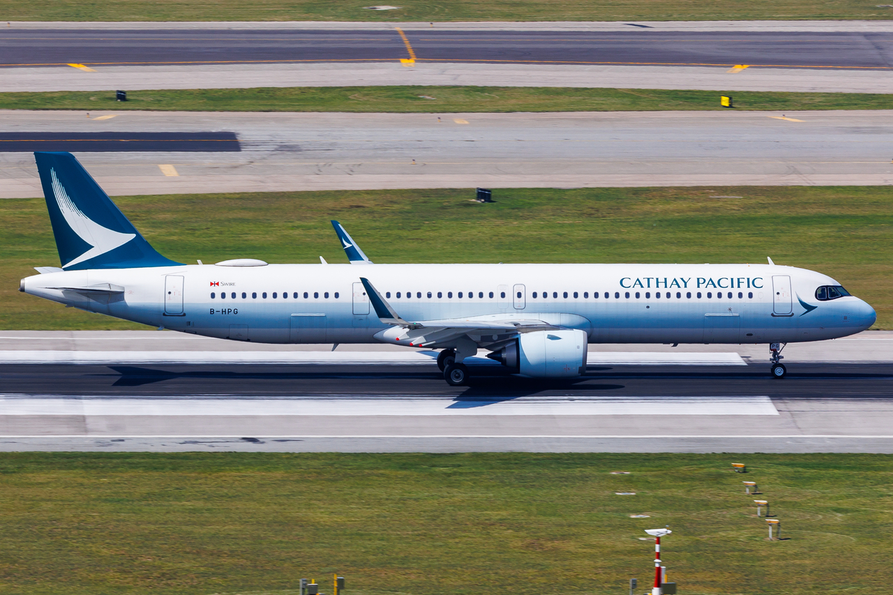 Full size: Cathay Pacific Airbus A321NEO B-HPG at Hong Kong International Airport