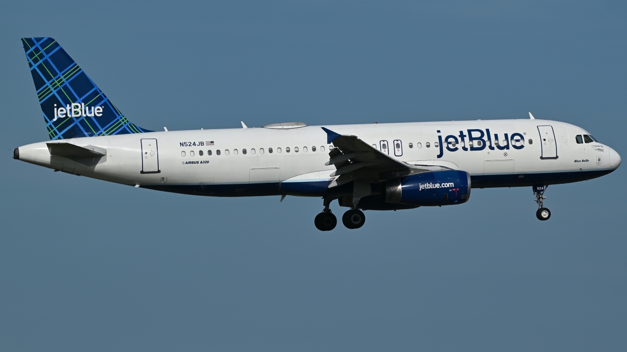 Full size: JetBlue Airways Airbus A320 N524JB at Orlando International Airport
