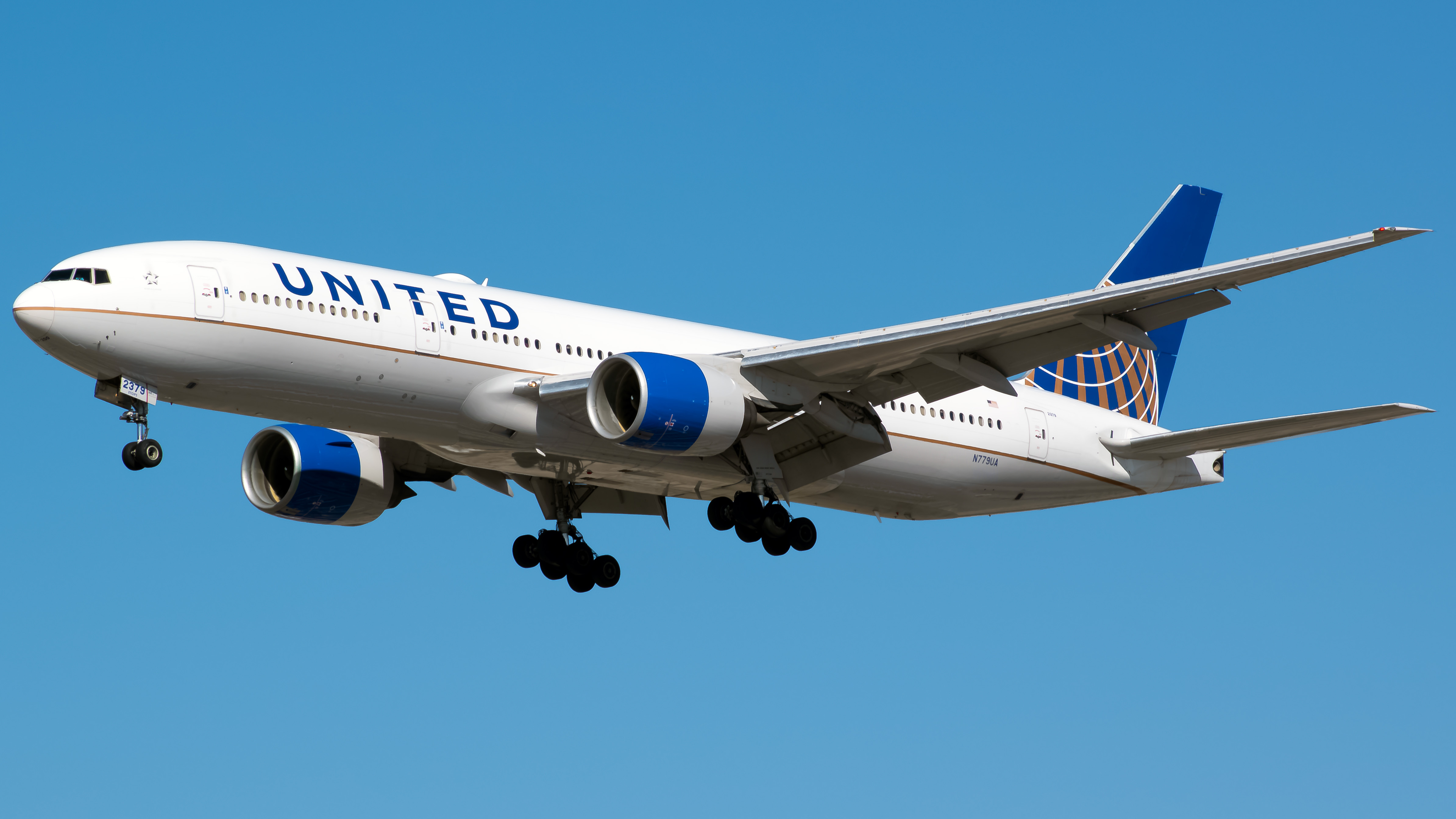 Full size: United Airlines Boeing 777-200 N779UA at Chicago O'Hare International Airport