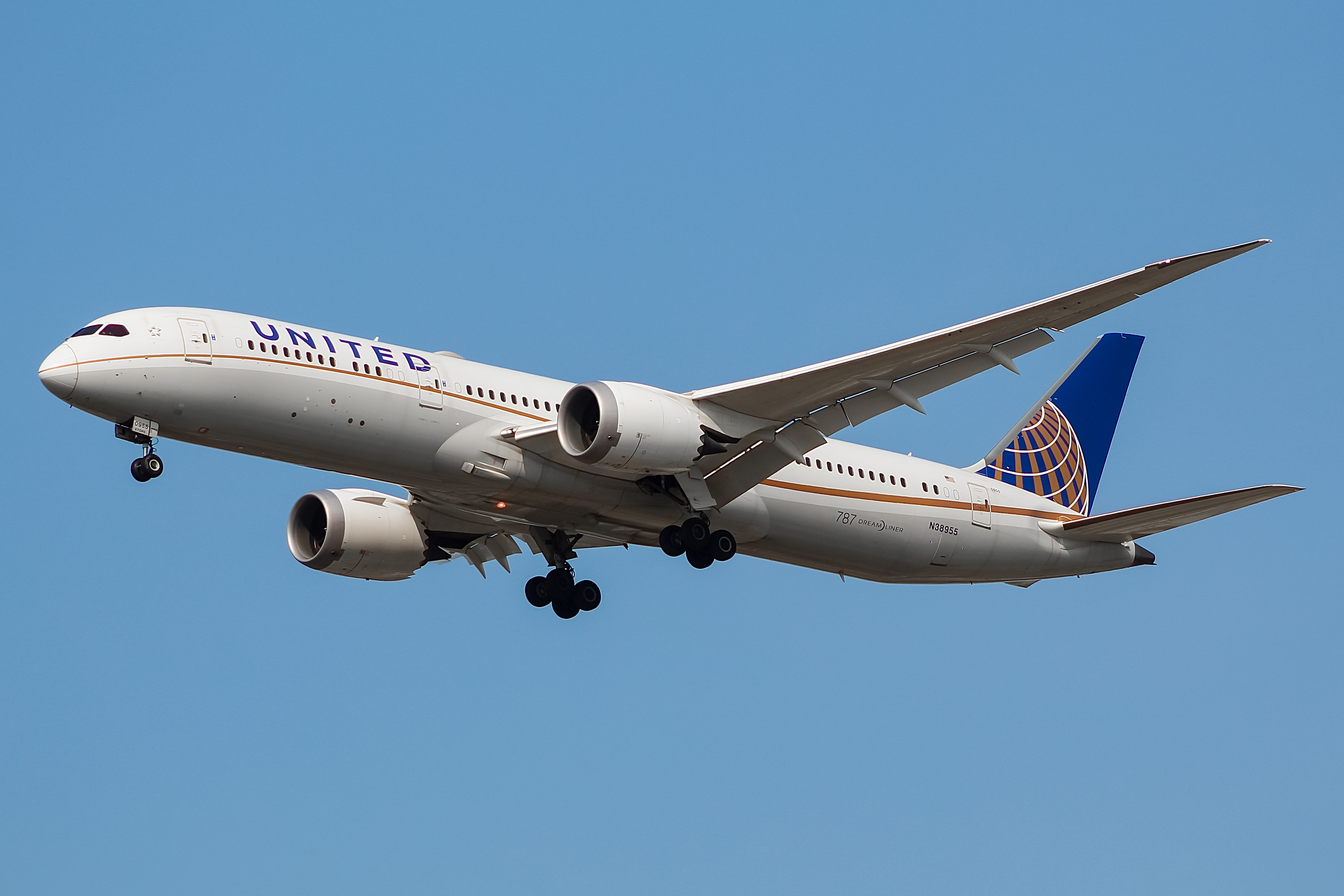 Full size: United Airlines Boeing 787-9 N38955 at Chicago O'Hare International Airport
