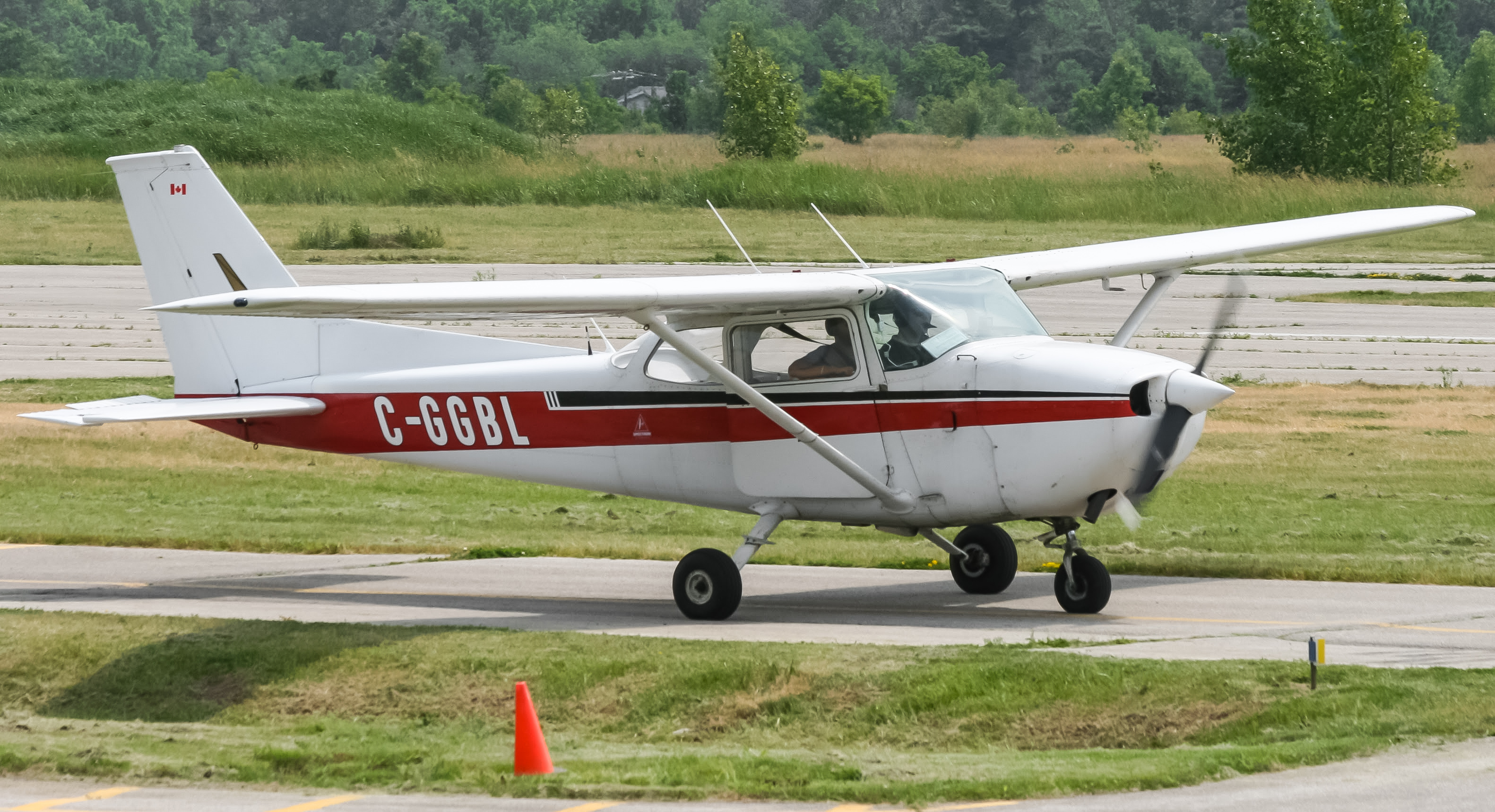 Full size: Sportsflight Airways Cessna 172 C-GGBL at 