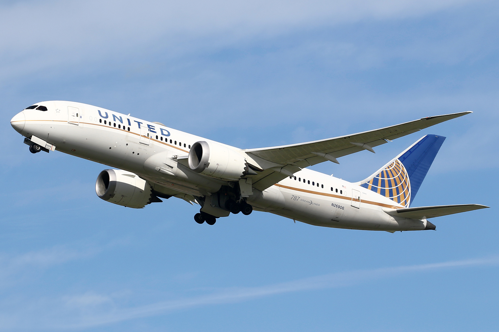 Full size: United Airlines Boeing 787-8 N26909 at Amsterdam Schiphol Airport