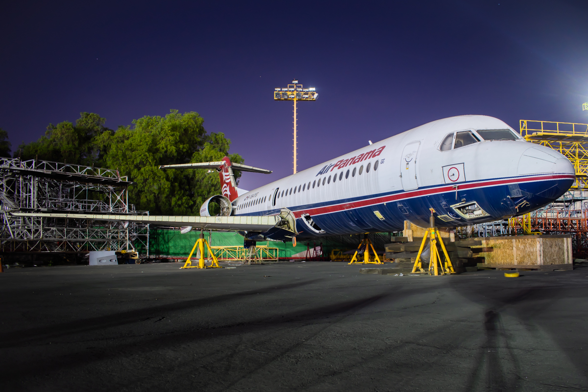 Full size: Air Panama Fokker F-100 HP-1894PST at Mexico City International Airport