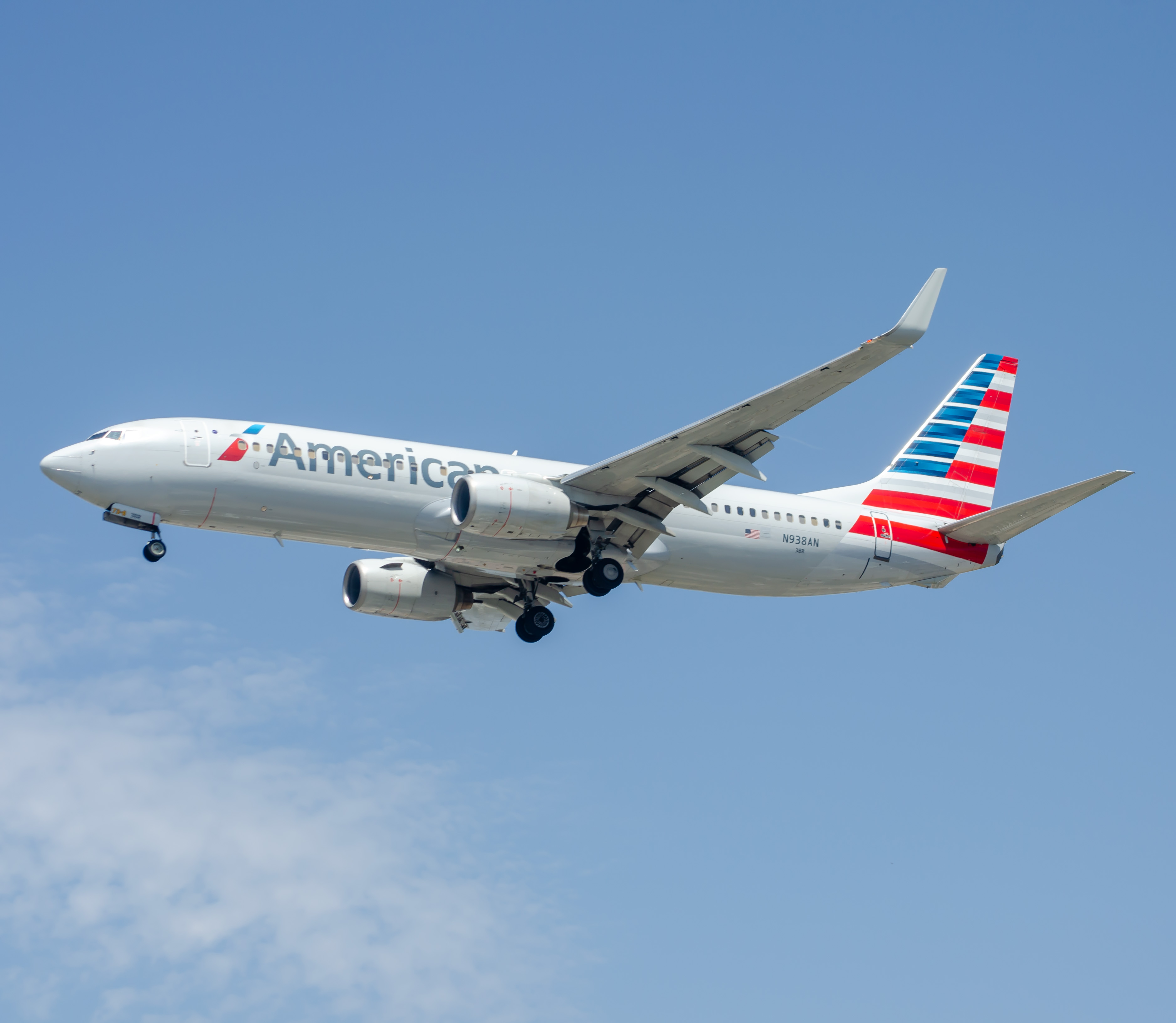 Full size: American Airlines Boeing 737-800 N938AN at Los Angeles International Airport