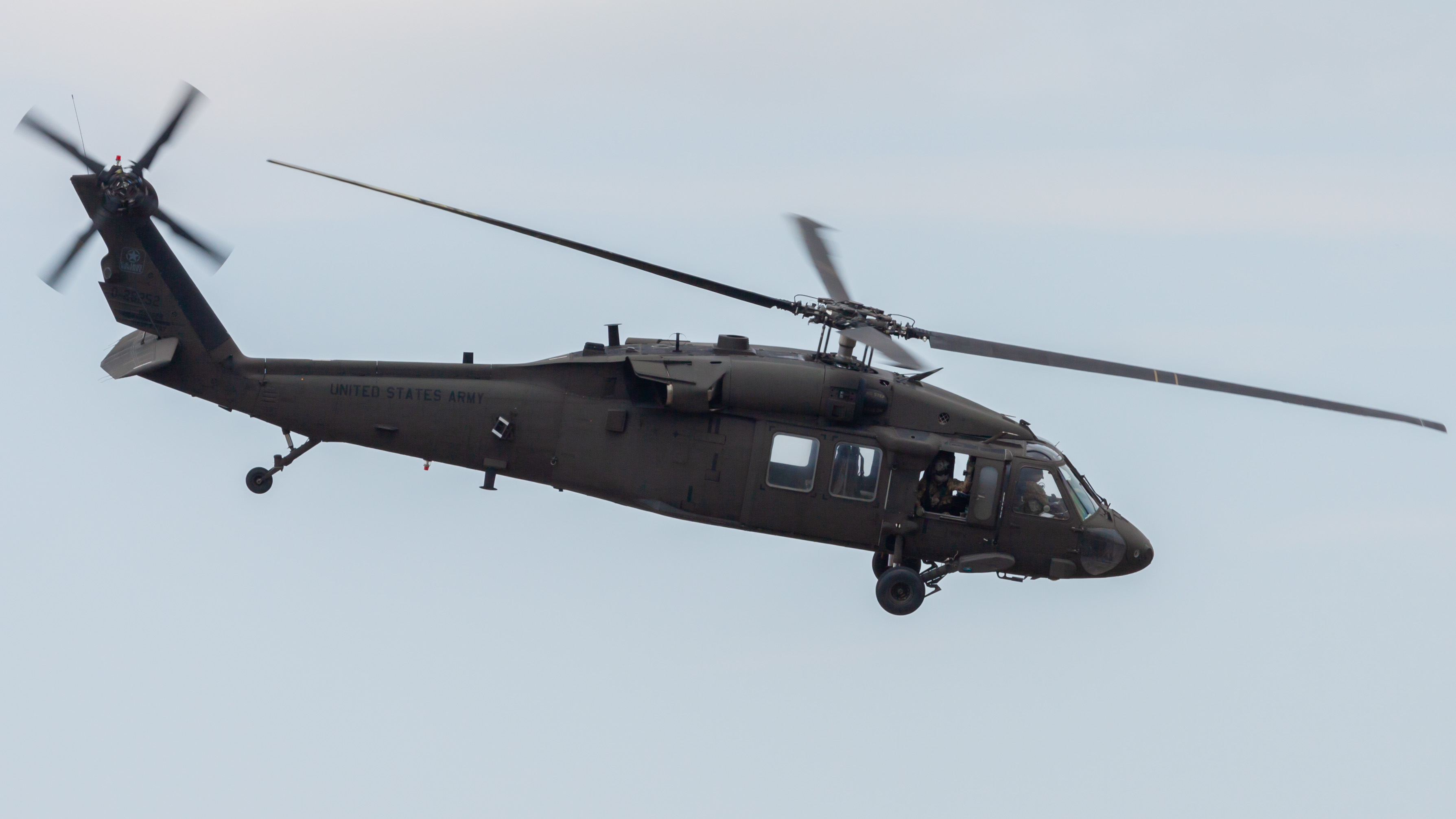 Full size: US Army Sikorsky UH-60 Blackhawk 00-25262 at Ellington Airport