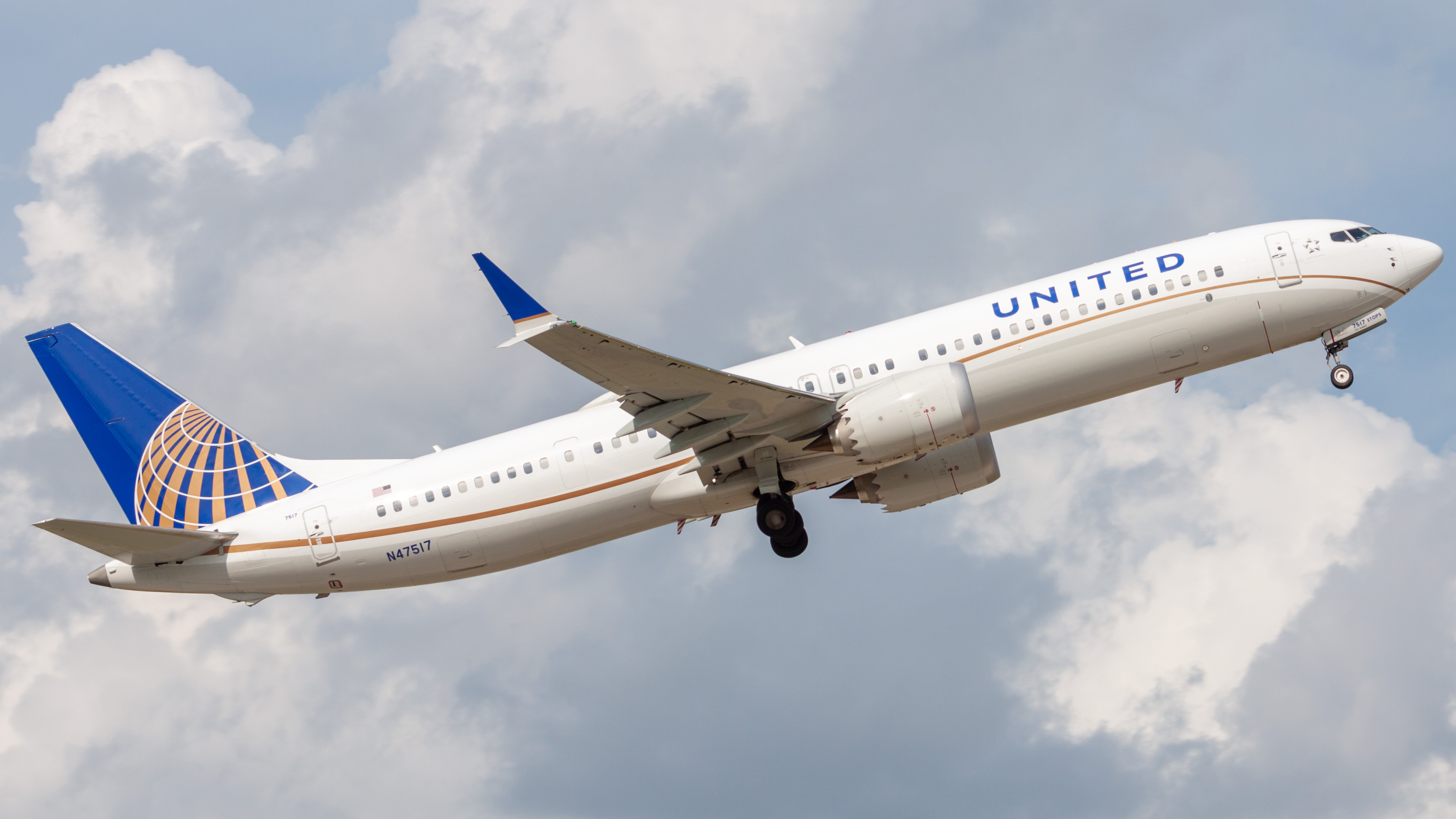 Full size: United Airlines Boeing 737 MAX 9 N47517 at Houston-George Bush Intercontinental Airport