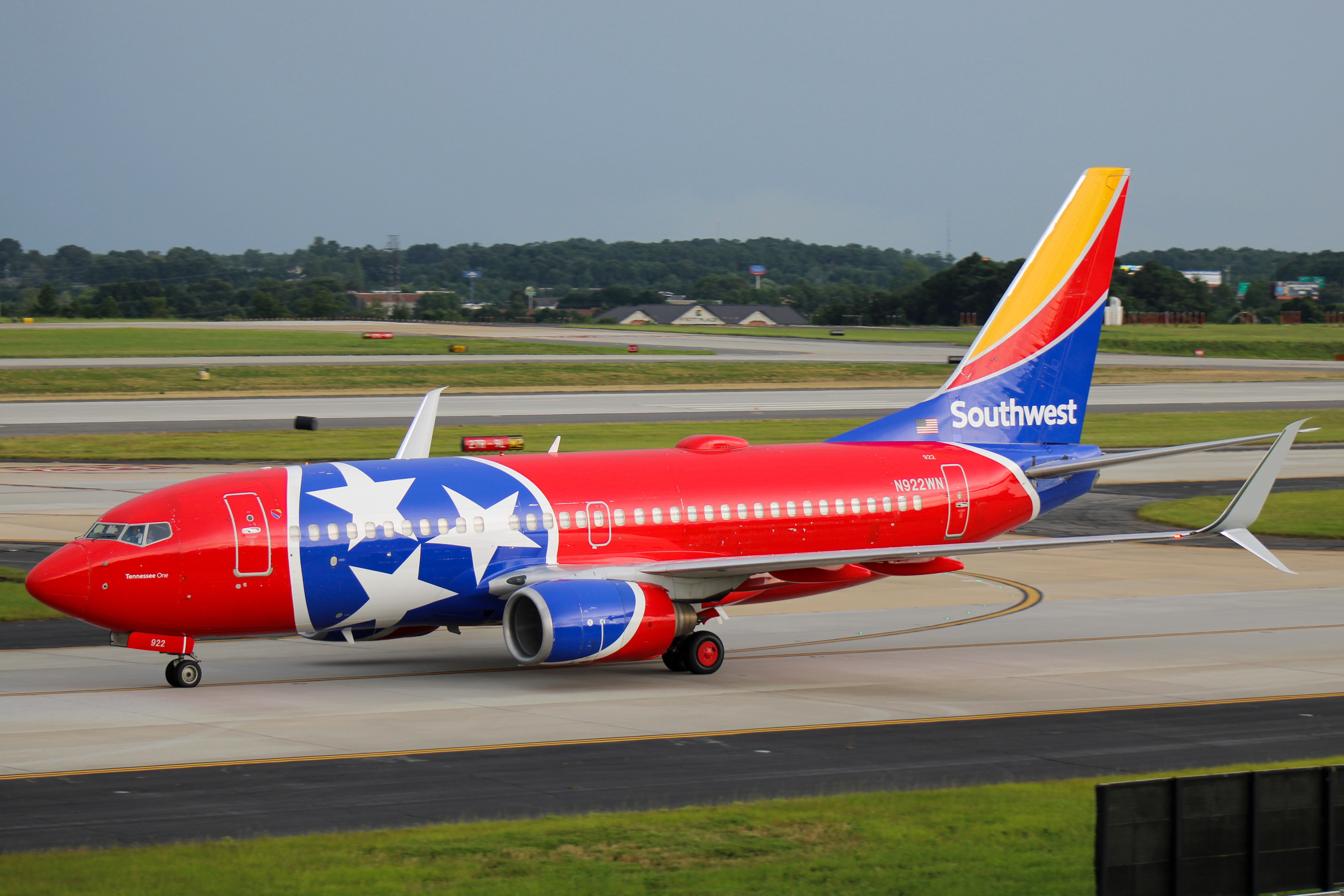 Full size: Southwest Airlines Boeing 737-700 N922WN at Hartsfield-Jackson Atlanta International Airport
