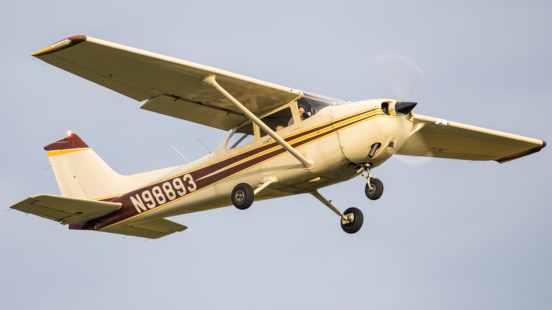 Full size: PRIVATE Cessna 172 N98893 at Frederick Municipal Airport