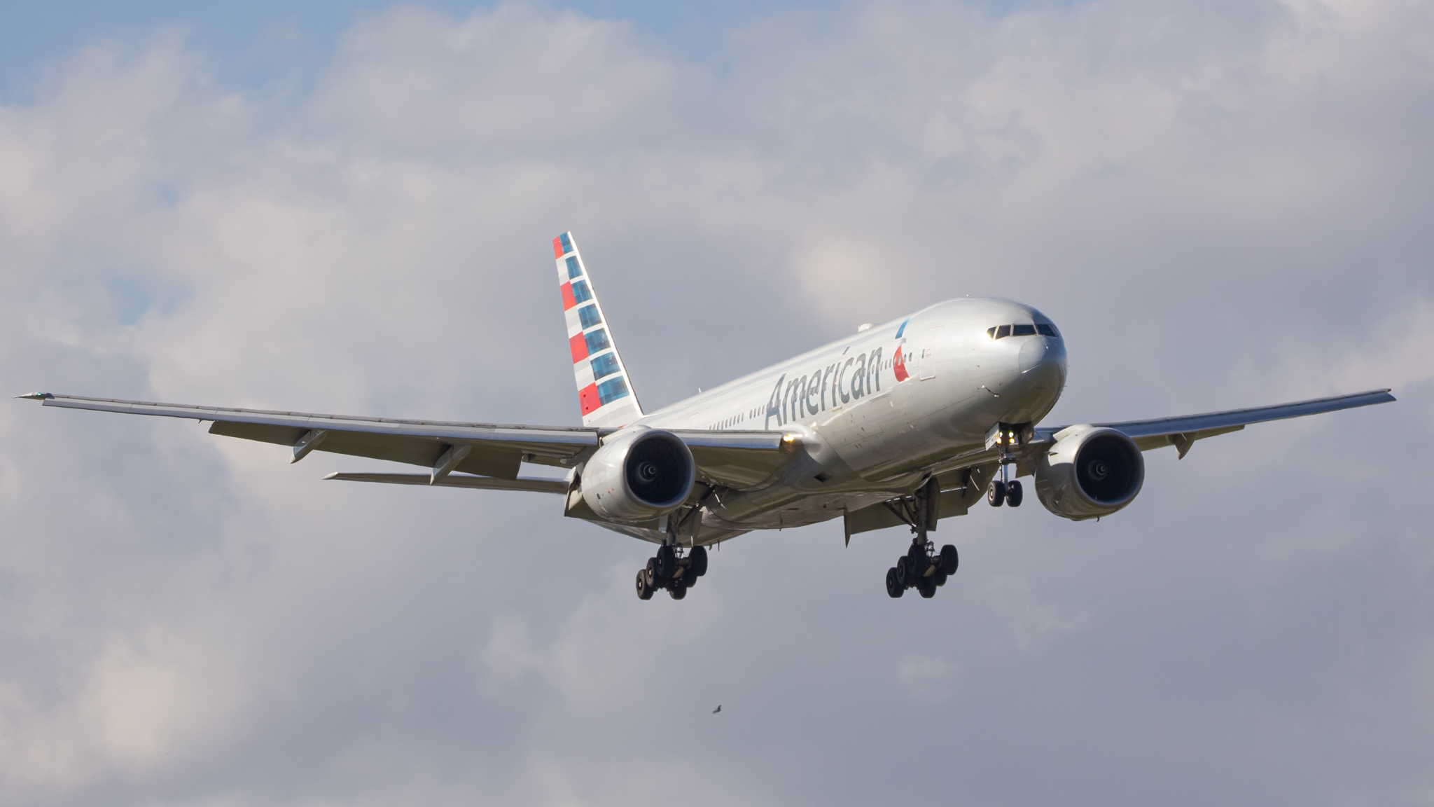 Full size: American Airlines Boeing 777-200ER N781AN at Miami International Airport