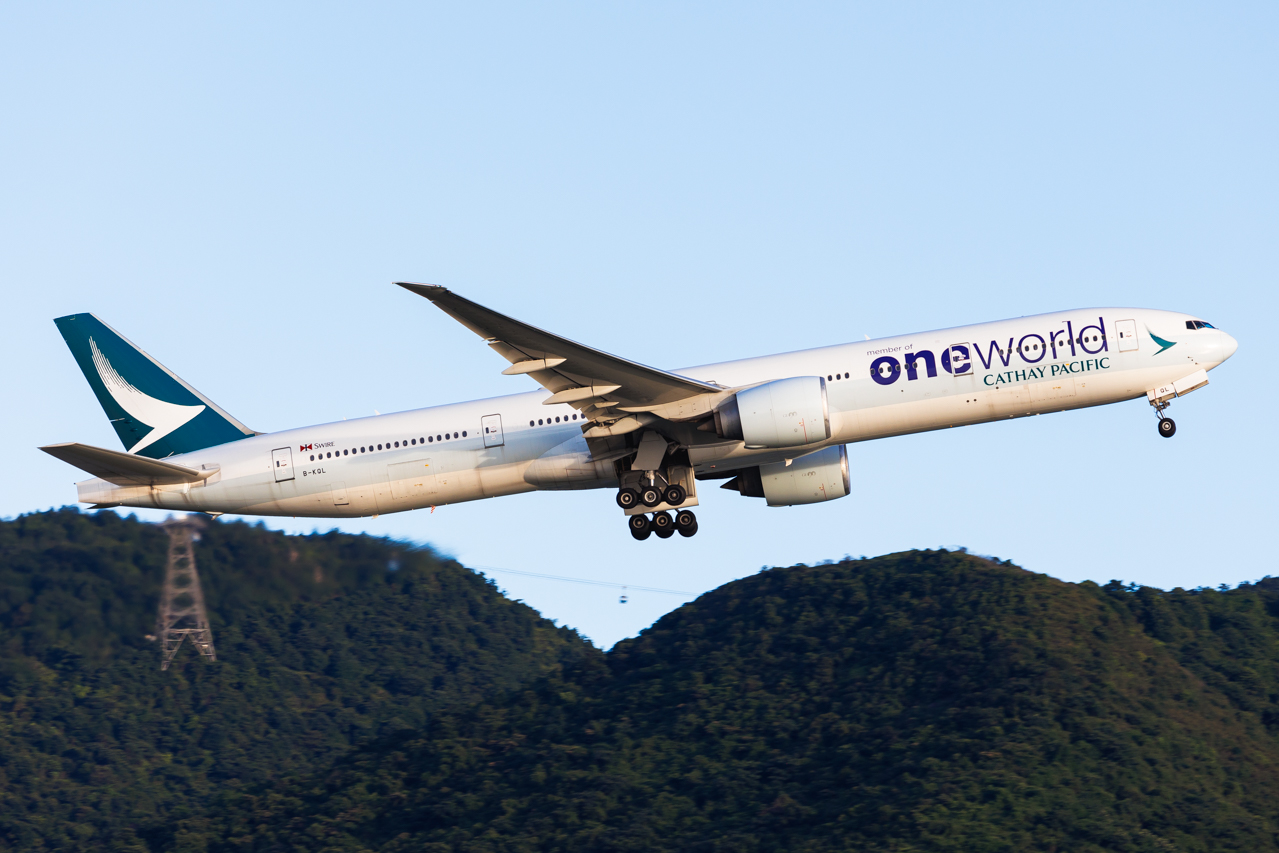 Full size: Cathay Pacific Boeing 777-300ER B-KQL at Hong Kong International Airport