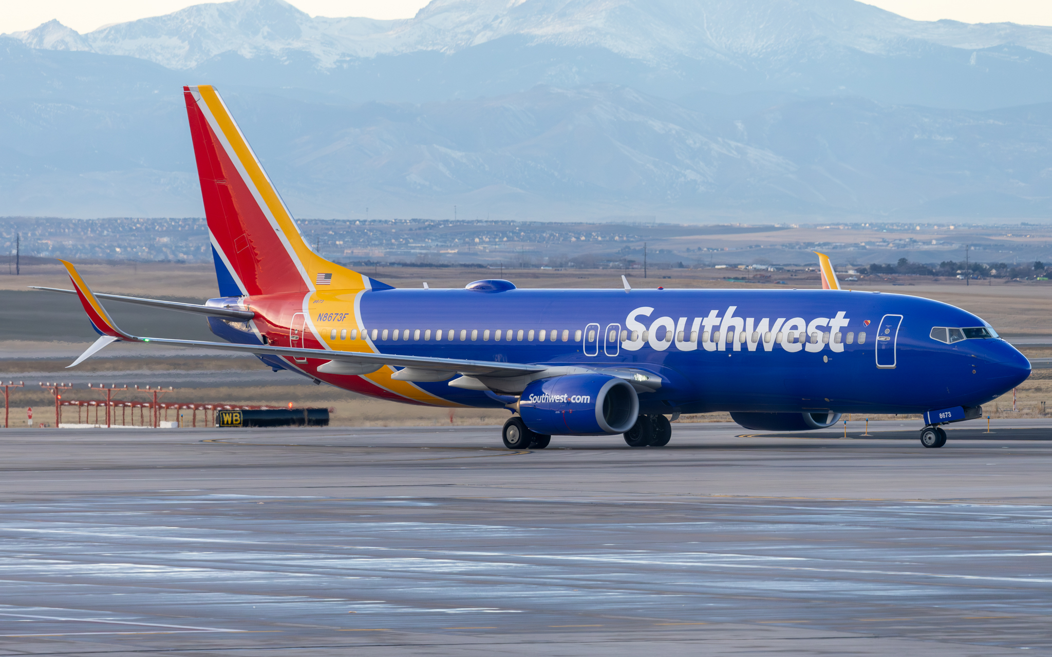 Full size: Southwest Airlines Boeing 737-800 N8673F at Denver International Airport