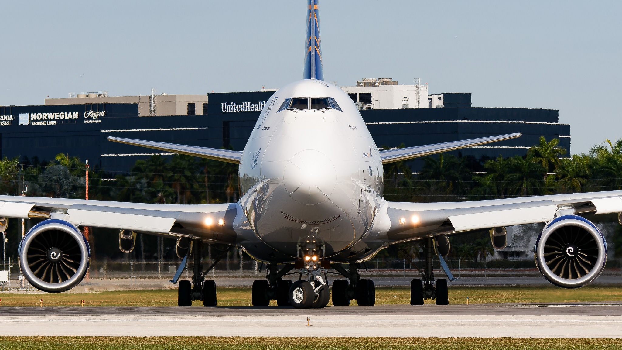 Full size: Atlas Air Boeing 747-8F N863GT at Miami International Airport