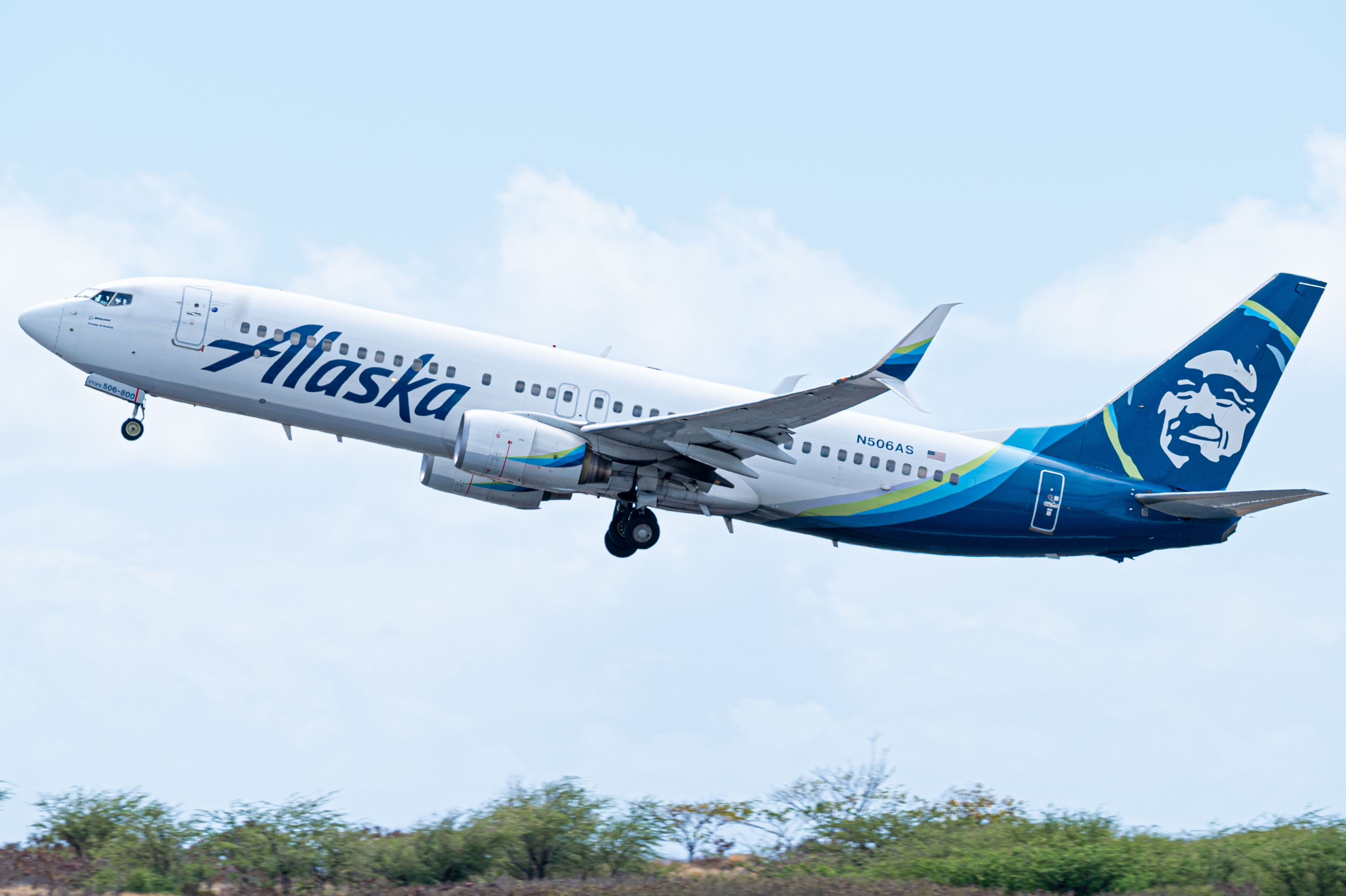 Full size: Alaska Airlines Boeing 737-800 N506AS at Daniel K Inouye International Airport