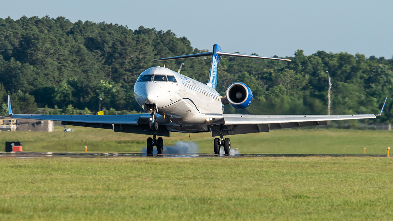 Full size: GoJet Airlines Mitsubishi CRJ-550 N539GJ at Washington Dulles International Airport