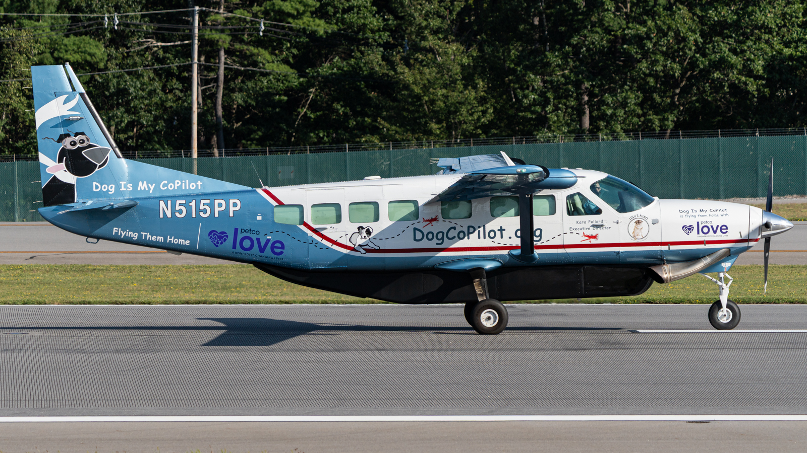 Full size: PRIVATE Cessna 208B Super Cargomaster  N515PP at Manchester Airport