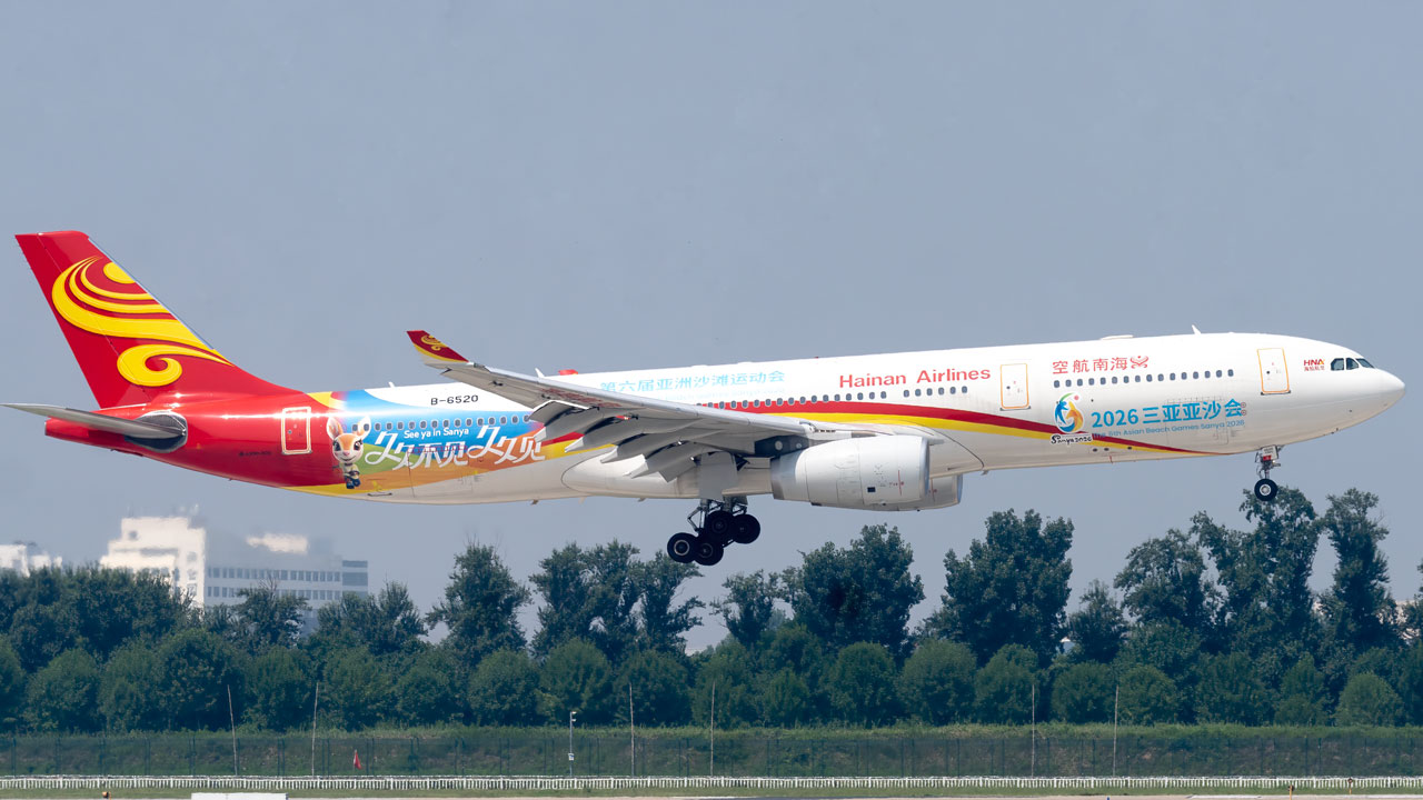 Full size: Hainan Airlines Airbus A330-300 B-6520 at Beijing Capital International Airport