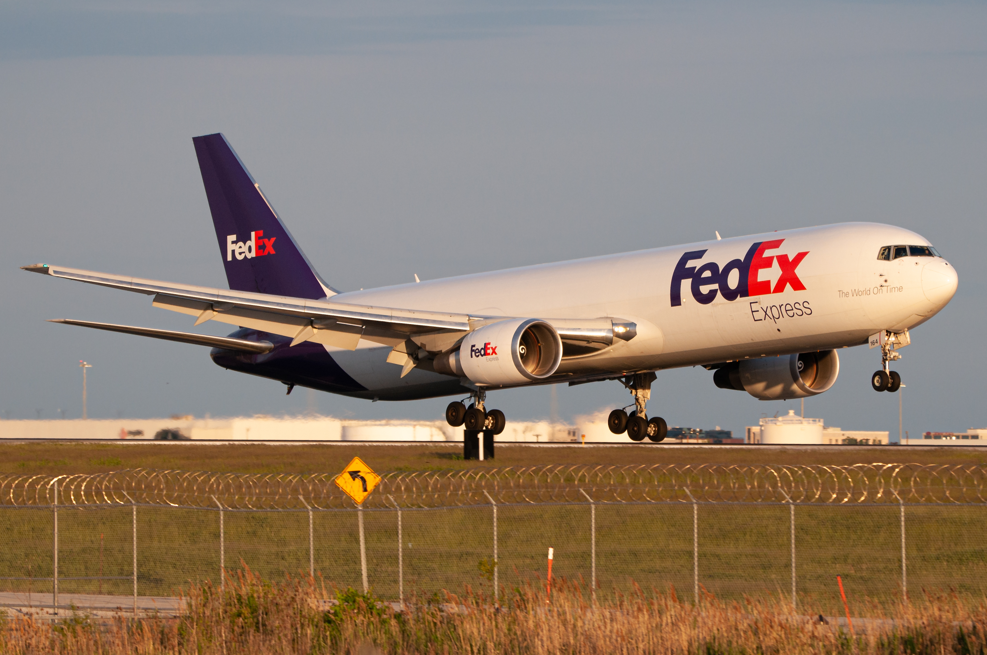 Full size: FedEx Boeing 767-300F N164FE at Chicago O'Hare International Airport