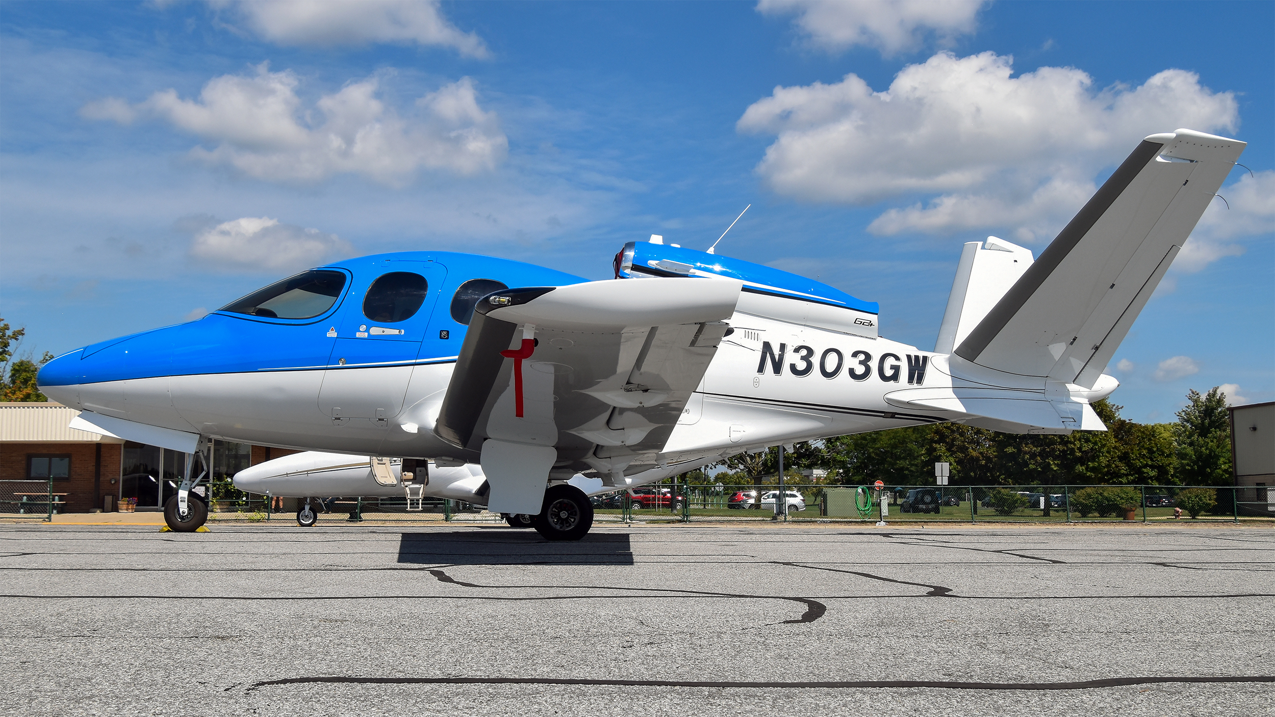 Full size: PRIVATE Cirrus Vision Jet N303GW at Ann Arbor Municipal Airport