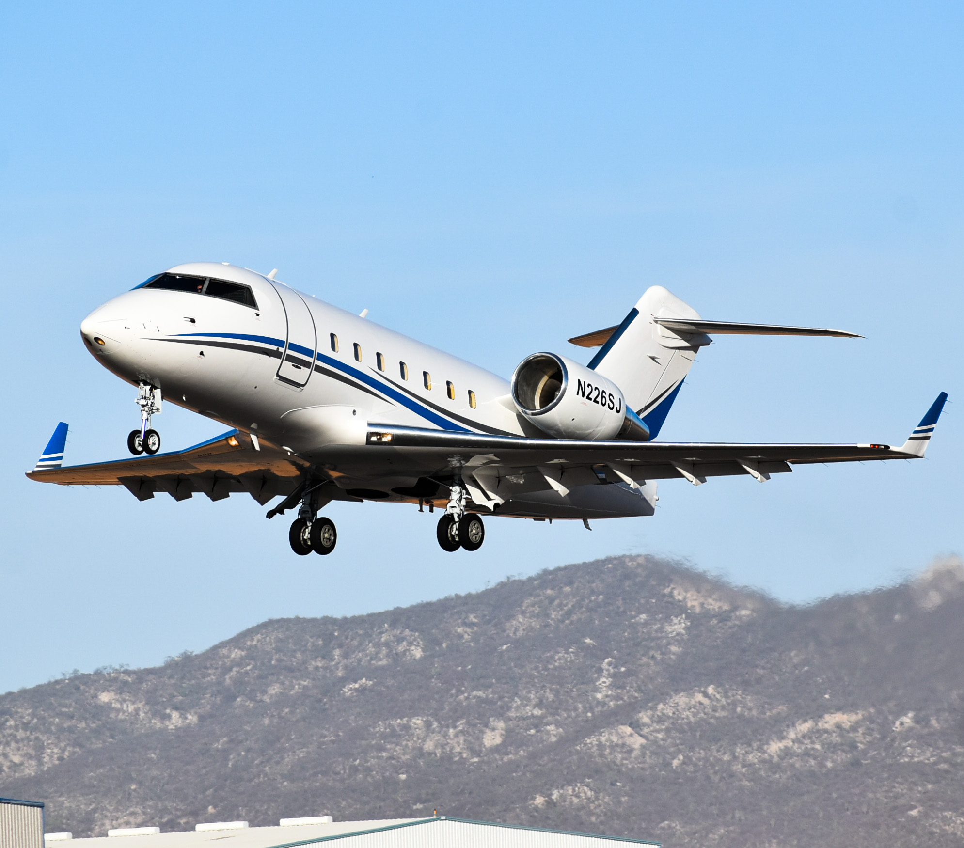 N226SJ) Local Search Ventures Bombardier Challenger 604 by Pablo