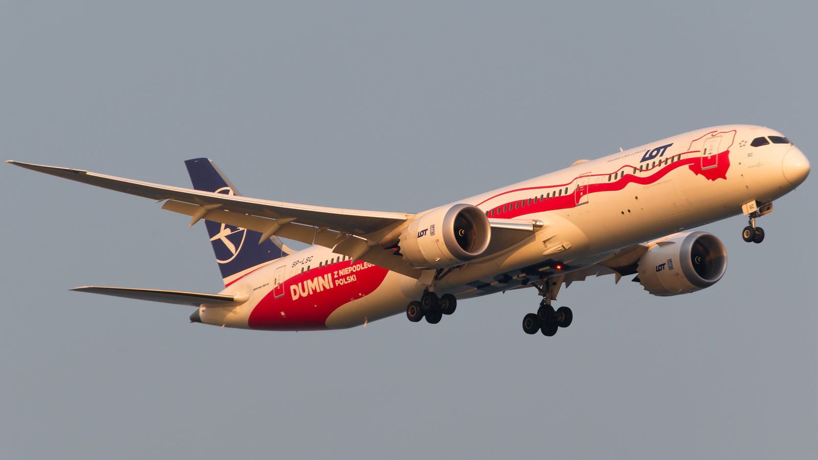Full size: LOT Polish Airlines Boeing 787-9 SP-LSC at Singapore-Changi Airport