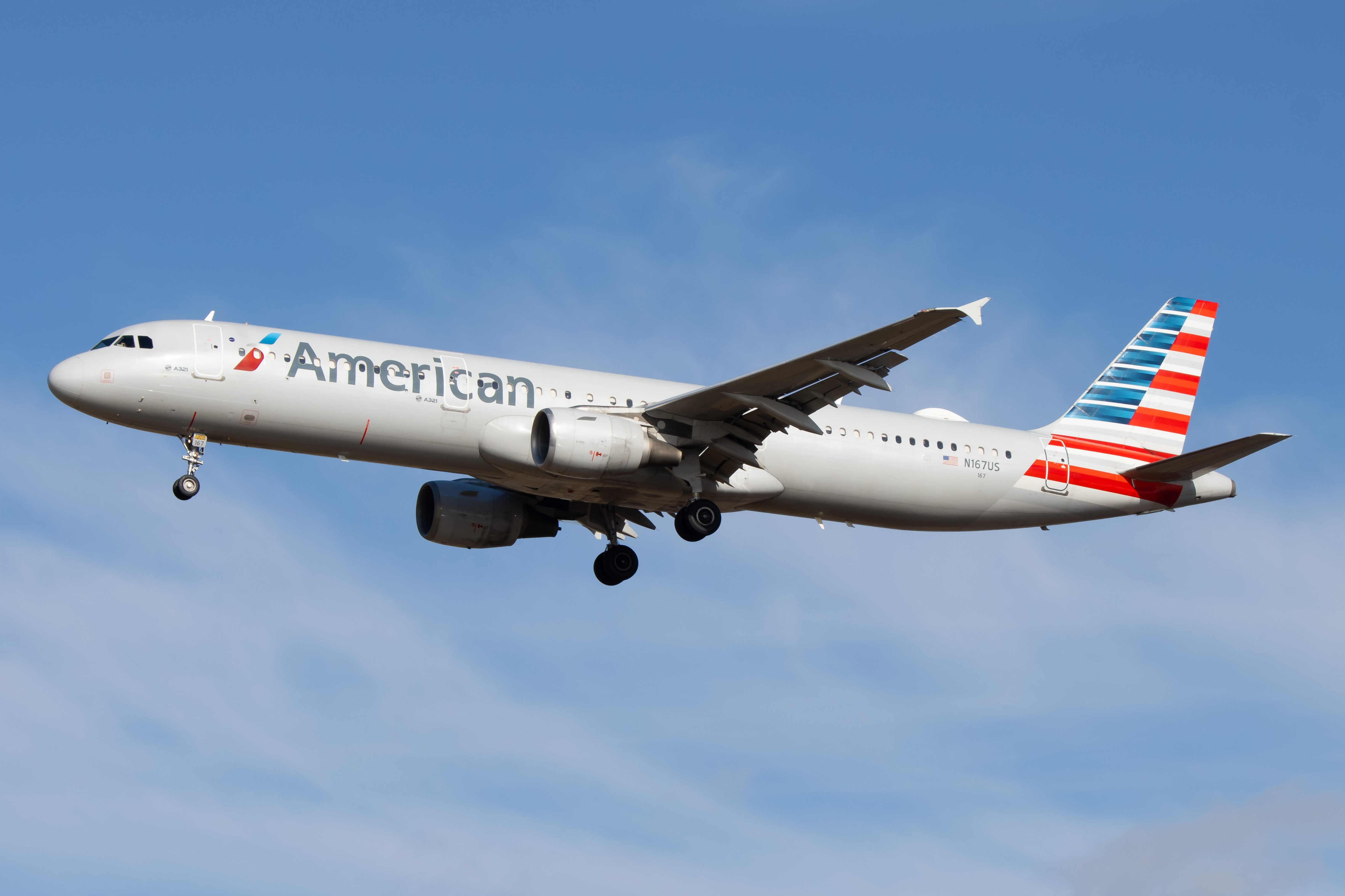 Full size: American Airlines Airbus A321-200 N167UW at Philadelphia International Airport
