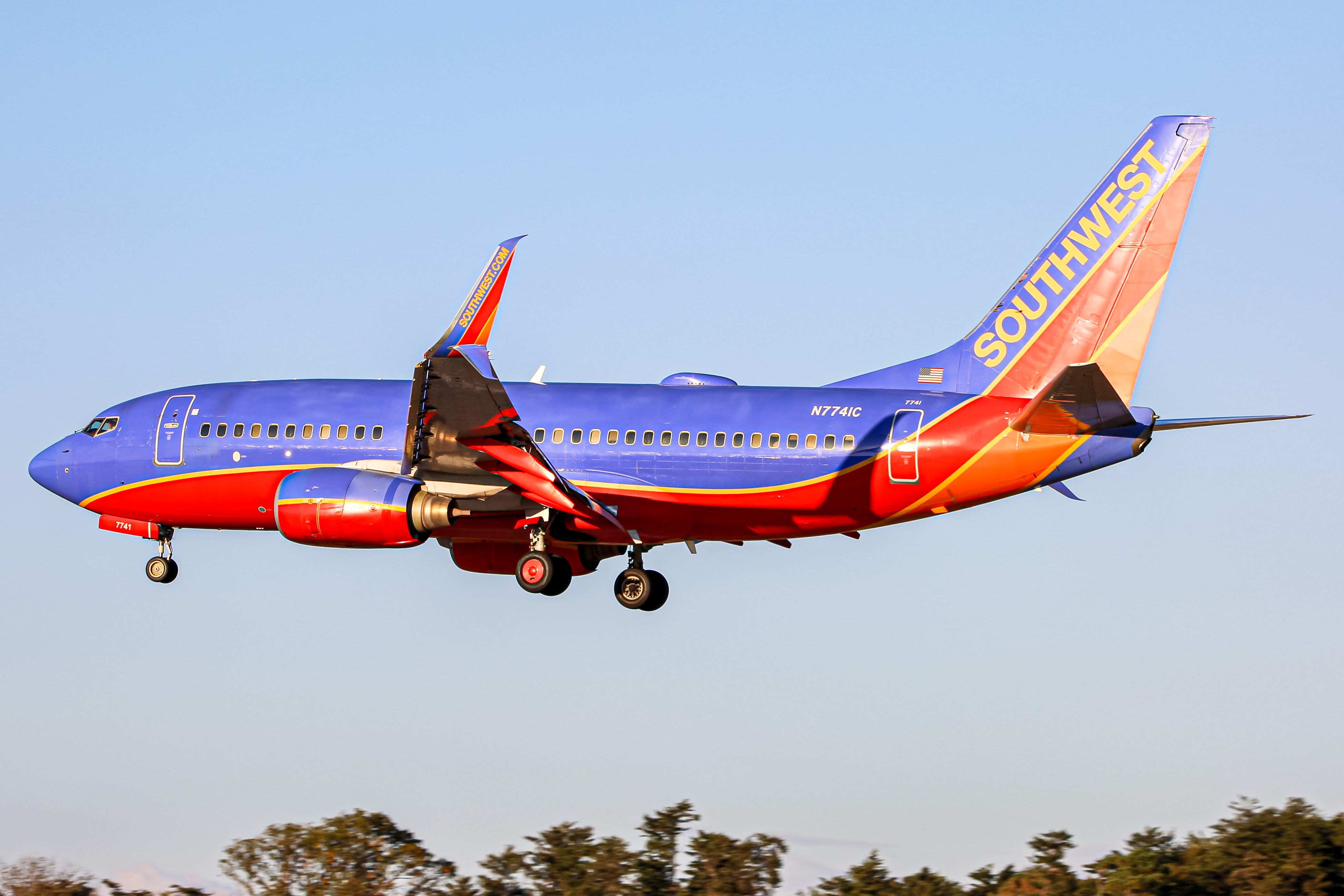 Full size: Southwest Airlines Boeing 737-700 N7741C at Baltimore/Washington International Thurgood Marshall Airport