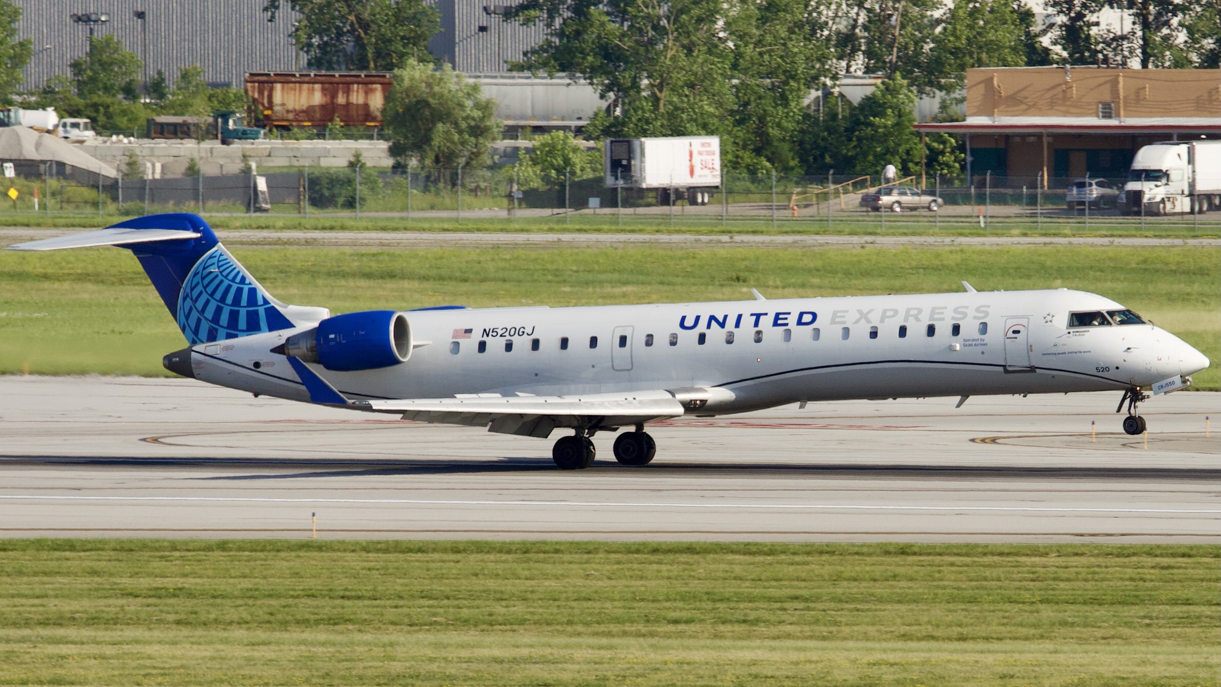 Full size: United Express Mitsubishi CRJ-550 N520GJ at John Glenn Columbus International Airport