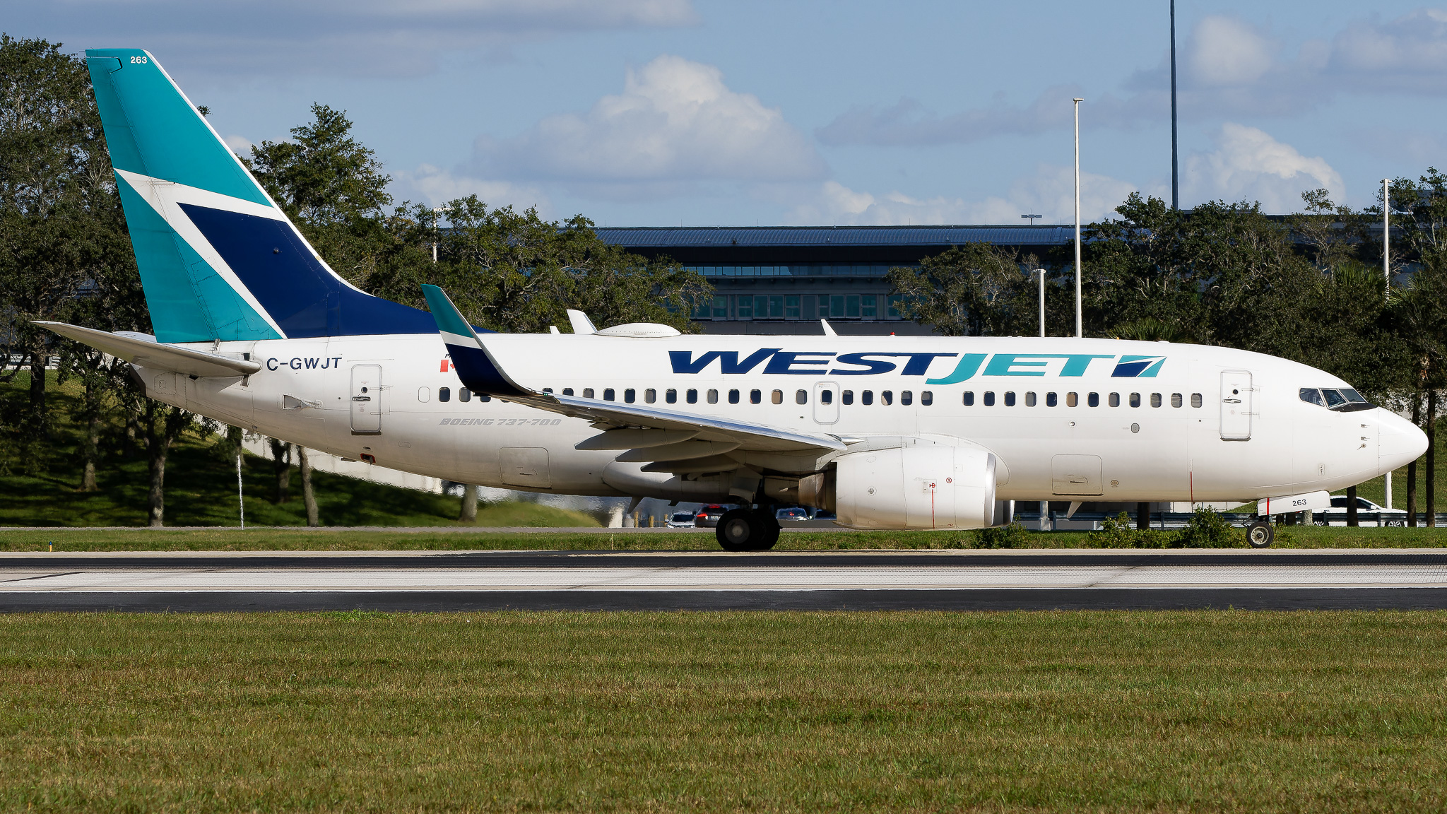Full size: WestJet Boeing 737-700 C-GWJT at Tampa International Airport