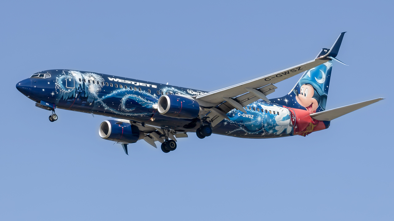 Full size: WestJet Boeing 737-800 C-GWSZ at Vancouver International Airport