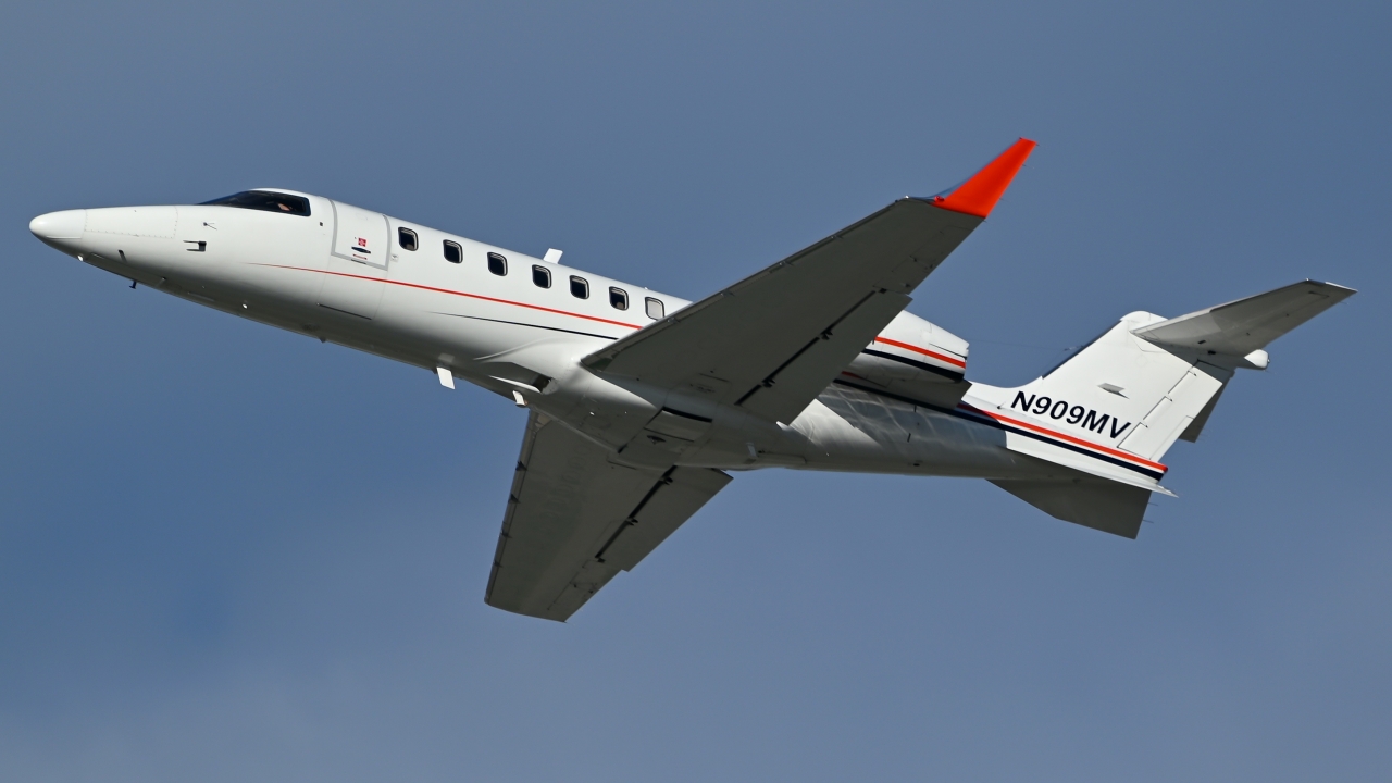Full size: PRIVATE Learjet 45 N909MV at Los Angeles International Airport