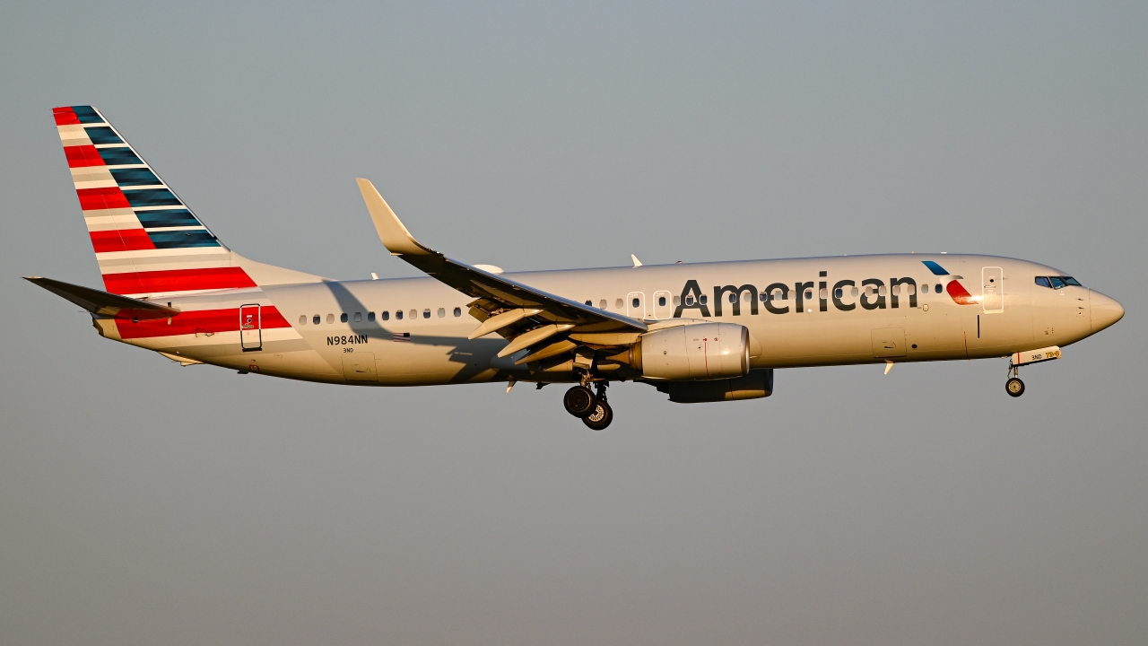 Full size: American Airlines Boeing 737-800 N984NN at Dallas-Fort Worth International Airport