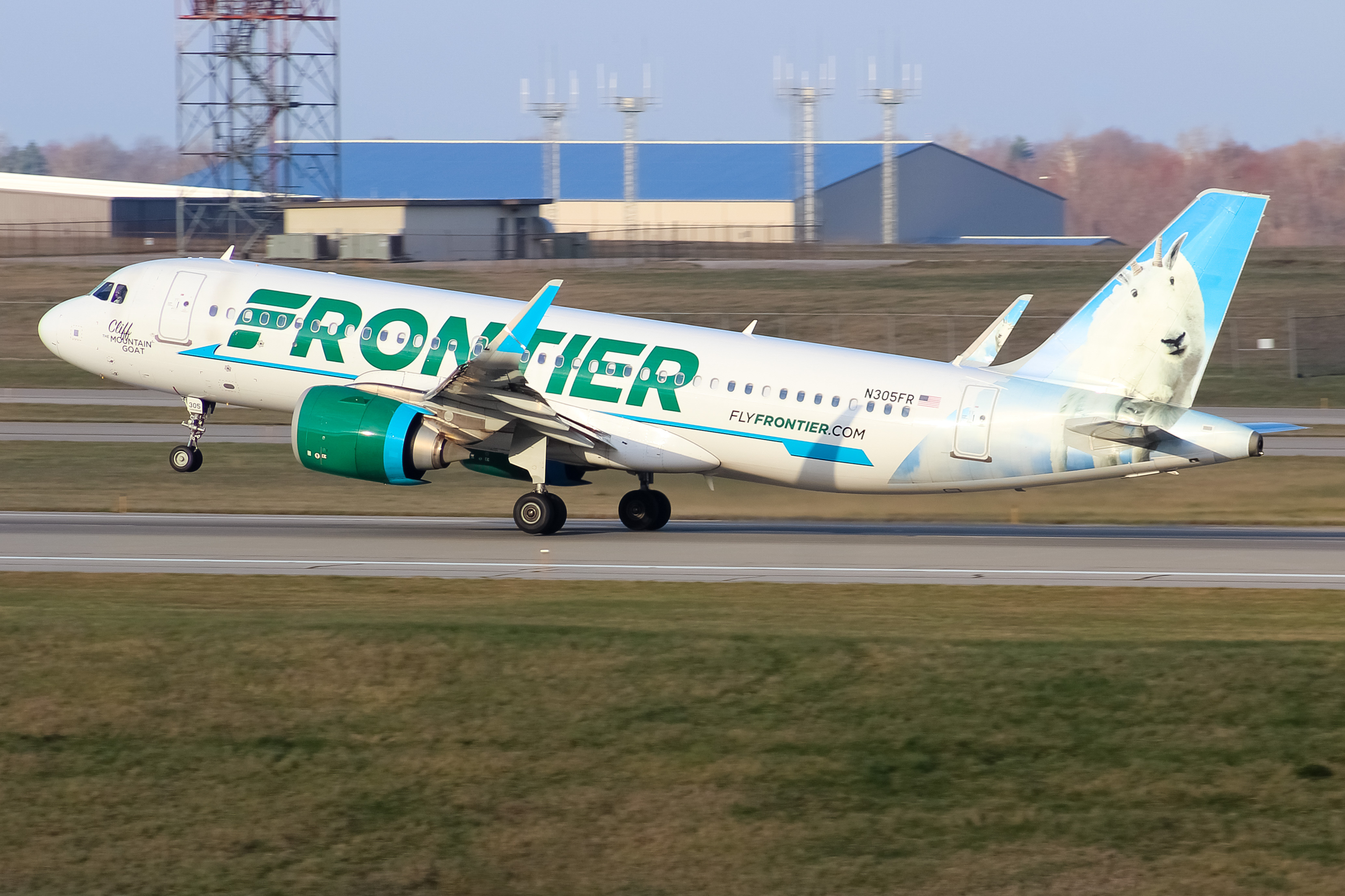Full size: Frontier Airlines Airbus A320NEO N305FR at Cincinnati/Northern Kentucky International Airport