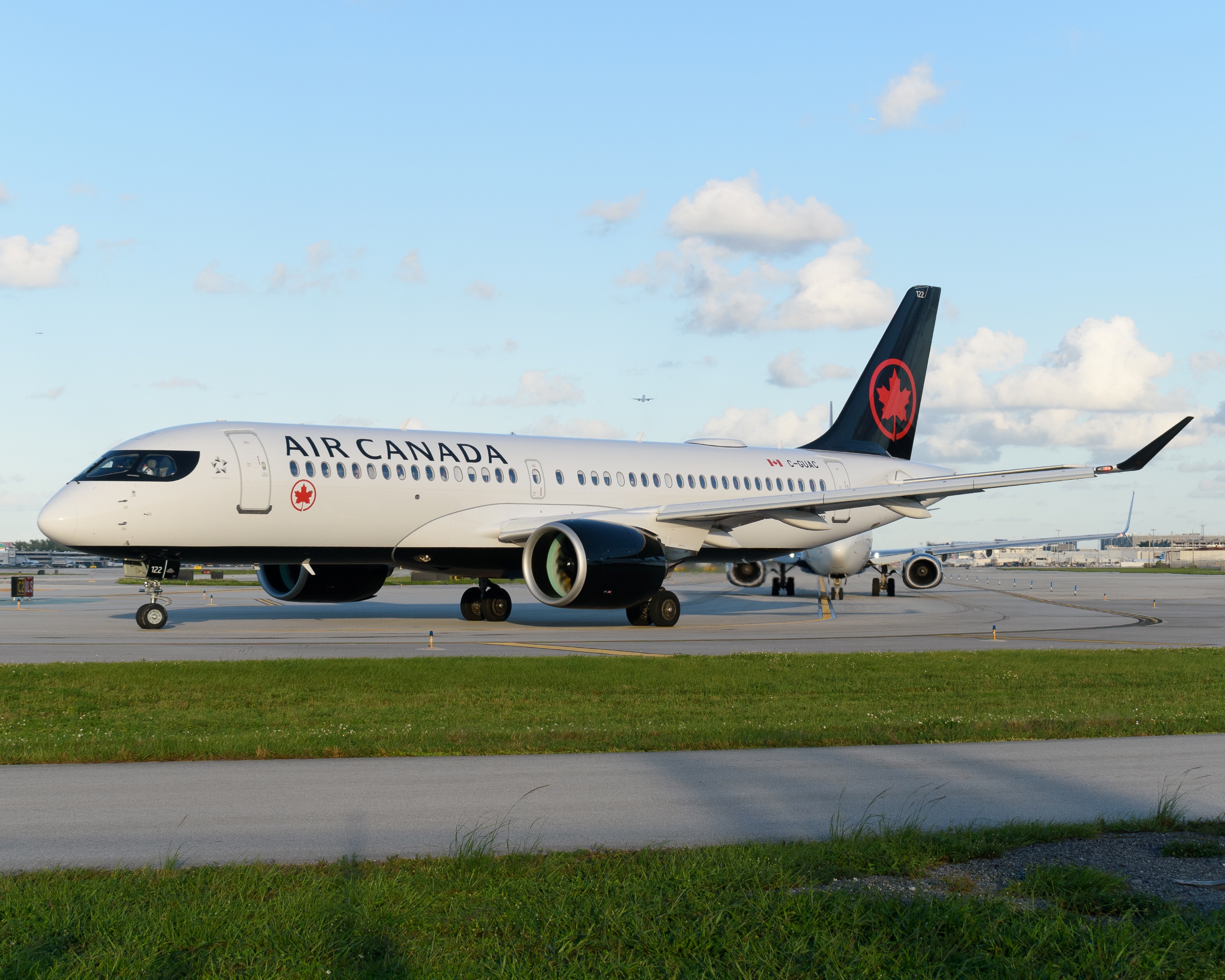 Full size: Air Canada Airbus A220-300 C-GUAC at Fort Lauderdale/Hollywood International Airport