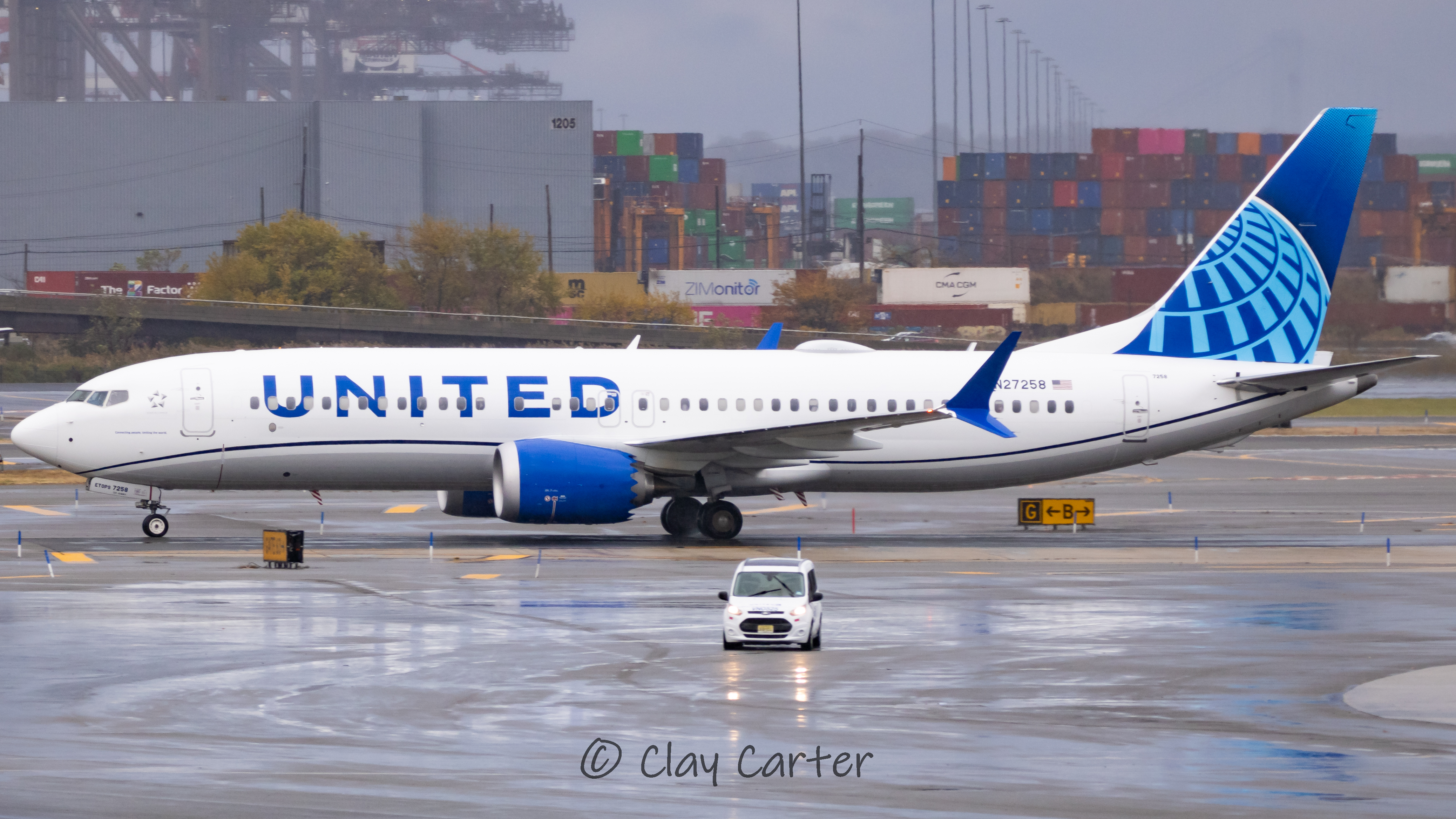 Full size: United Airlines Boeing 737 MAX 8 N27258 at Newark Liberty International Airport