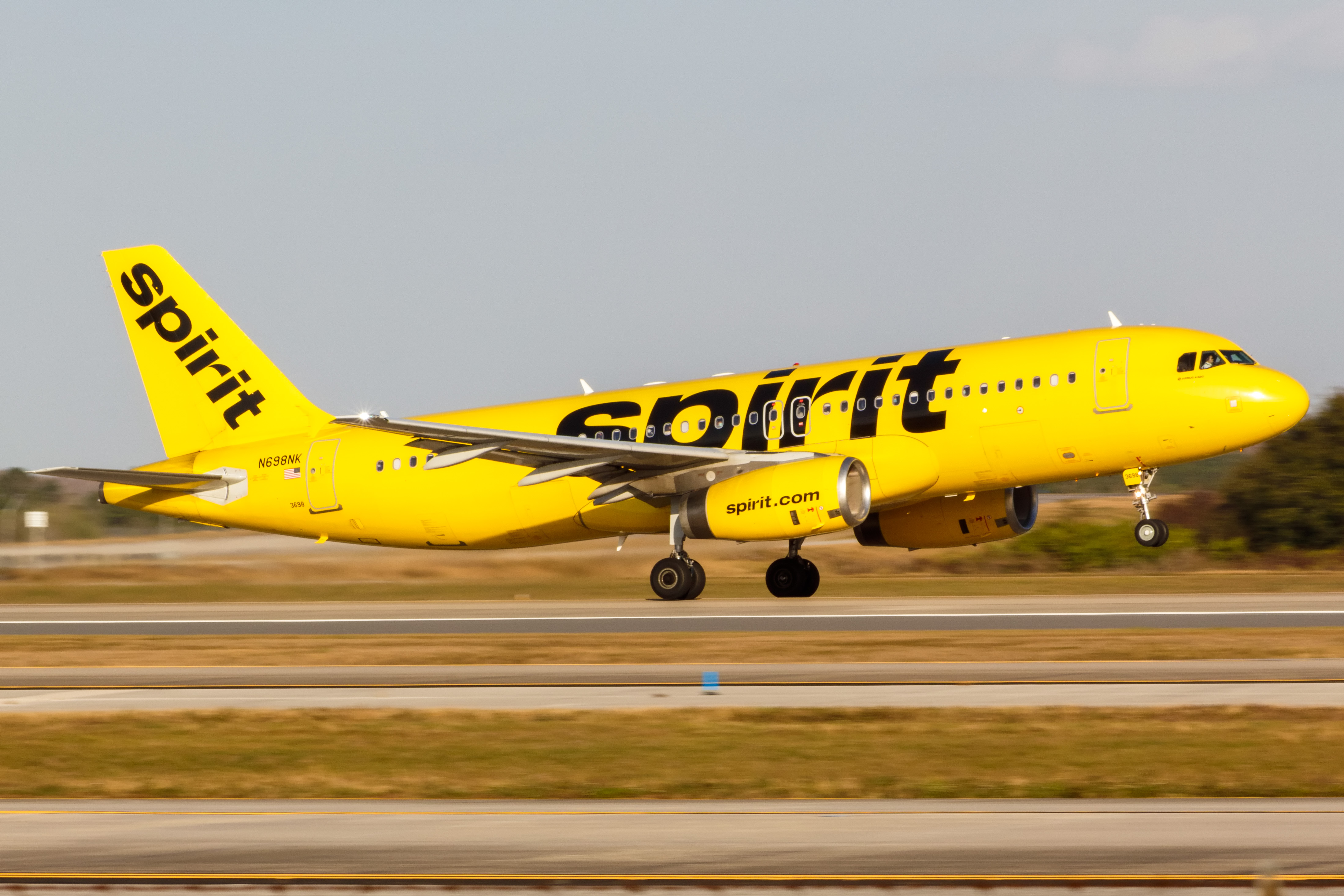 Full size: Spirit Airlines Airbus A320 N698NK at Orlando International Airport