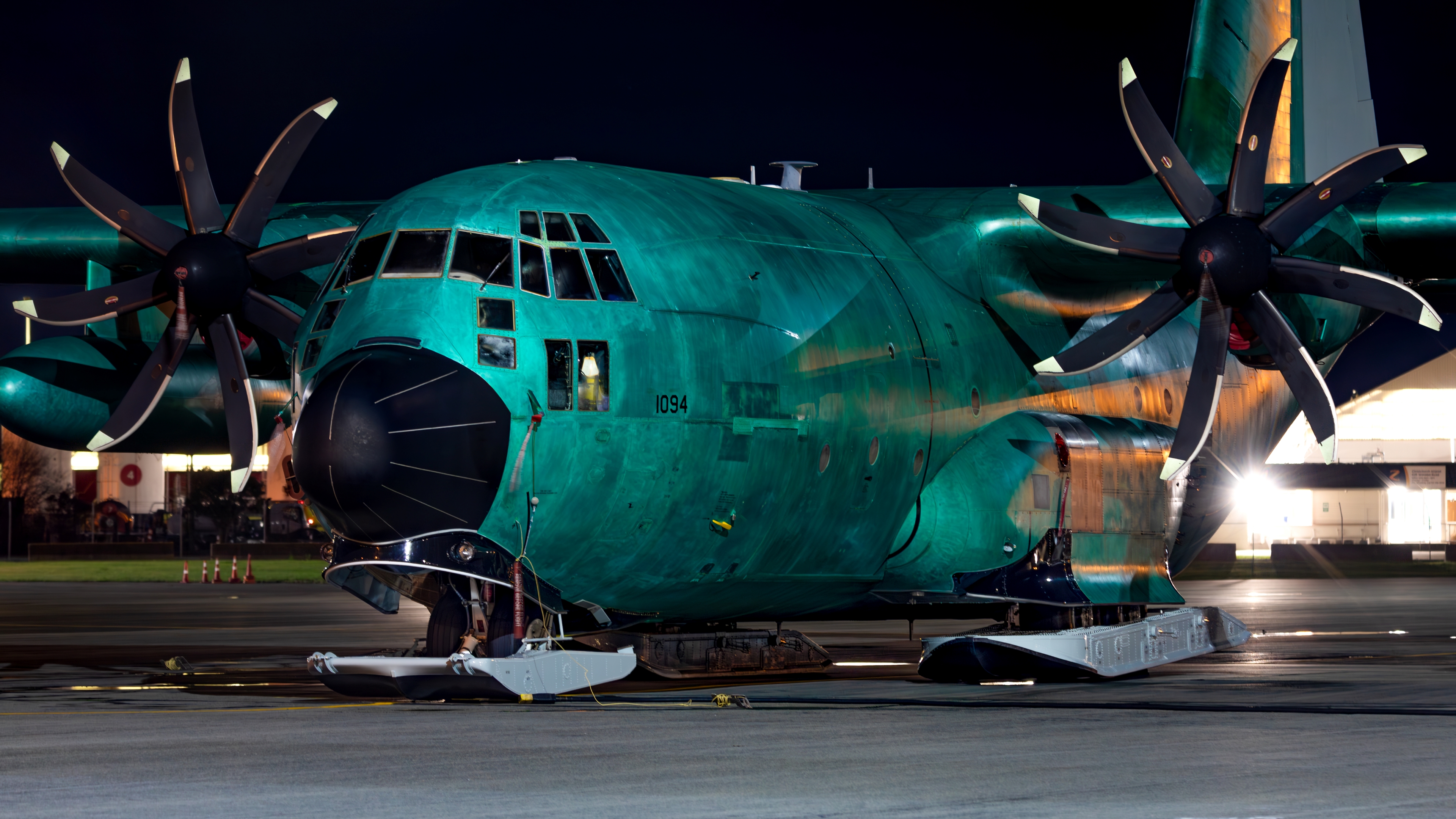 Full size: USAF - United States Air Force Lockheed LC-130H Hercules 92-1094 at Christchurch International Airport
